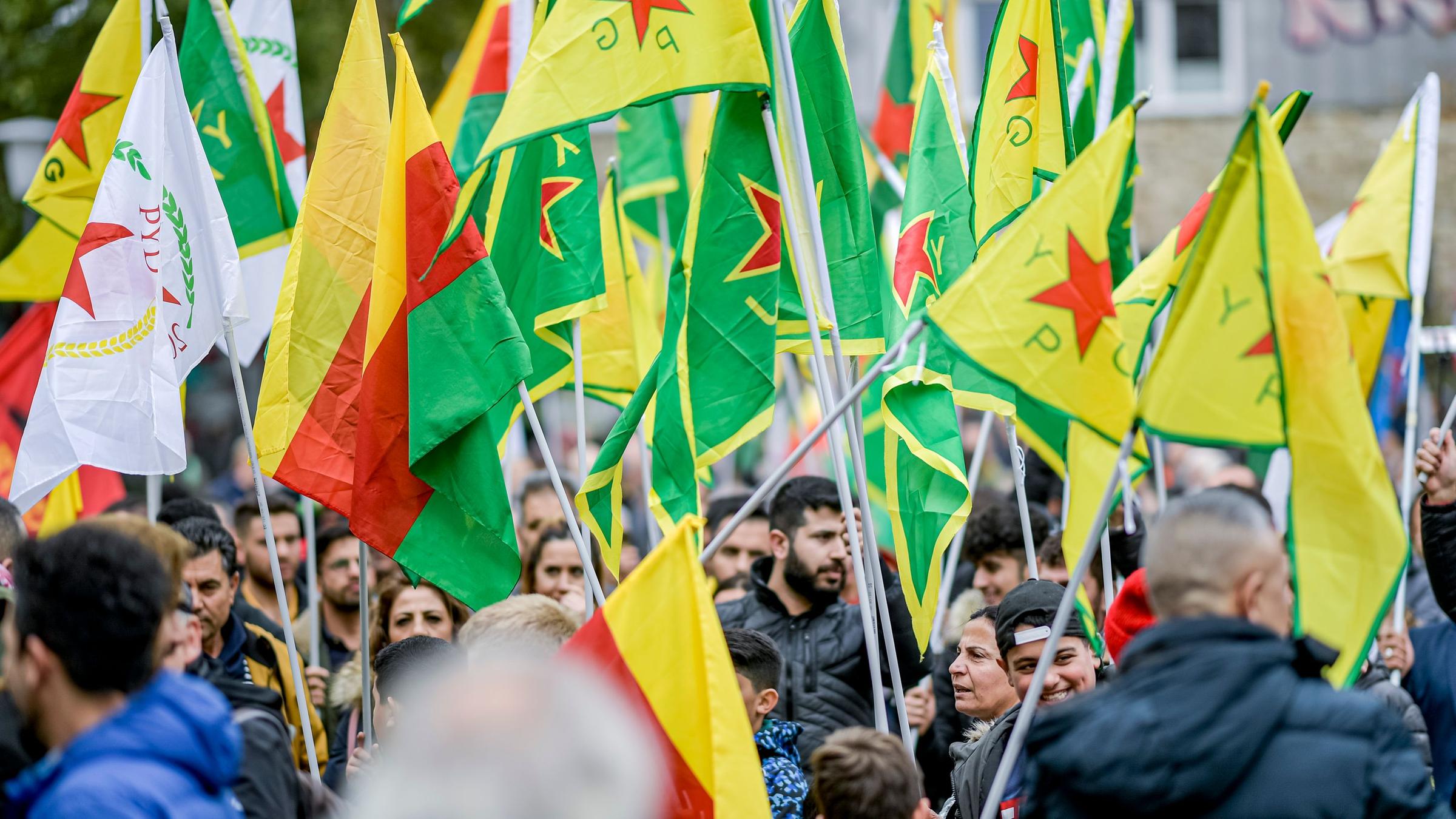 Kurden Demos In Mehreren Stadten Zehntausende In Koln Erwartet Zdfheute