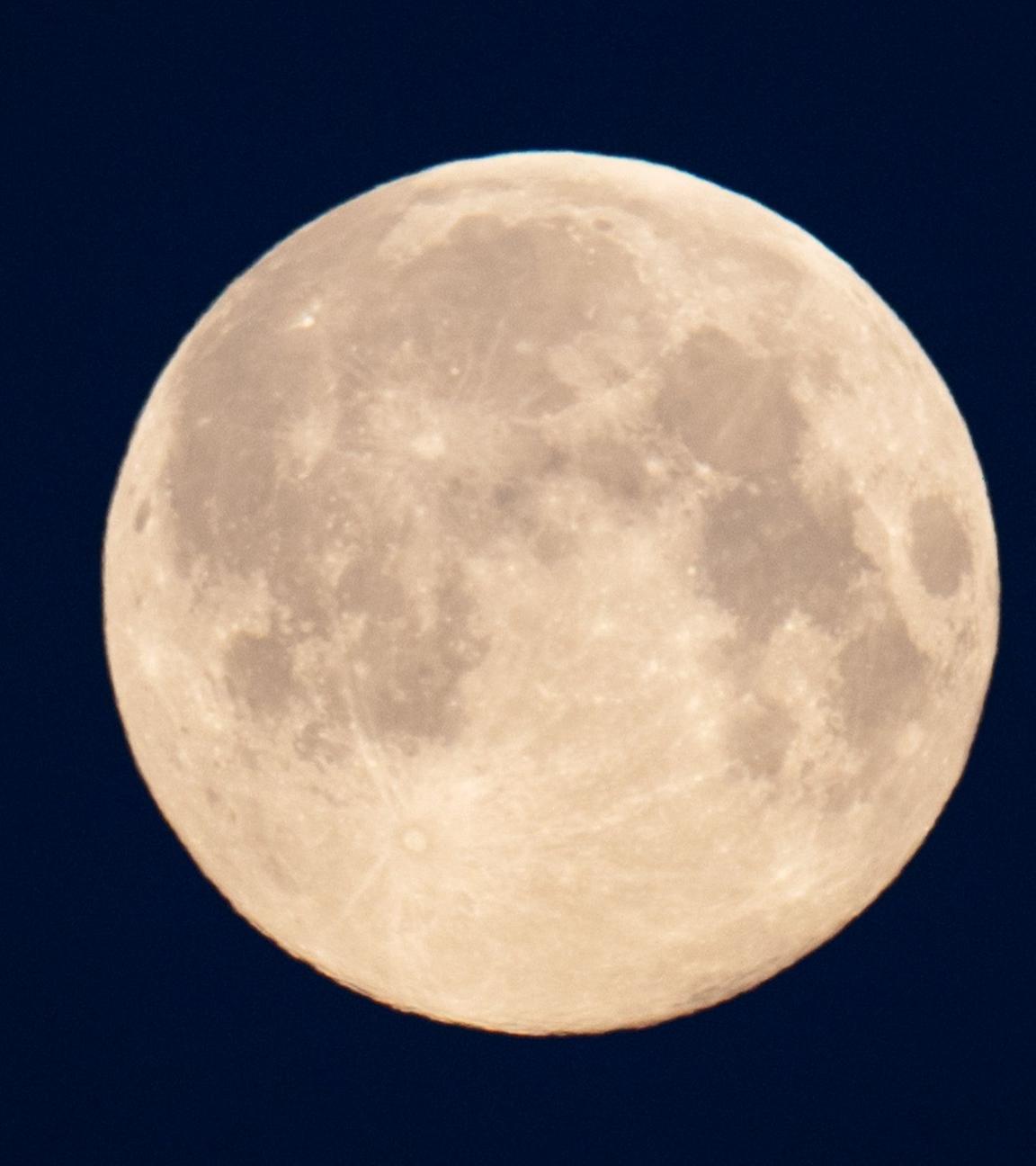 Wasser auf dem Mond. Archivbild