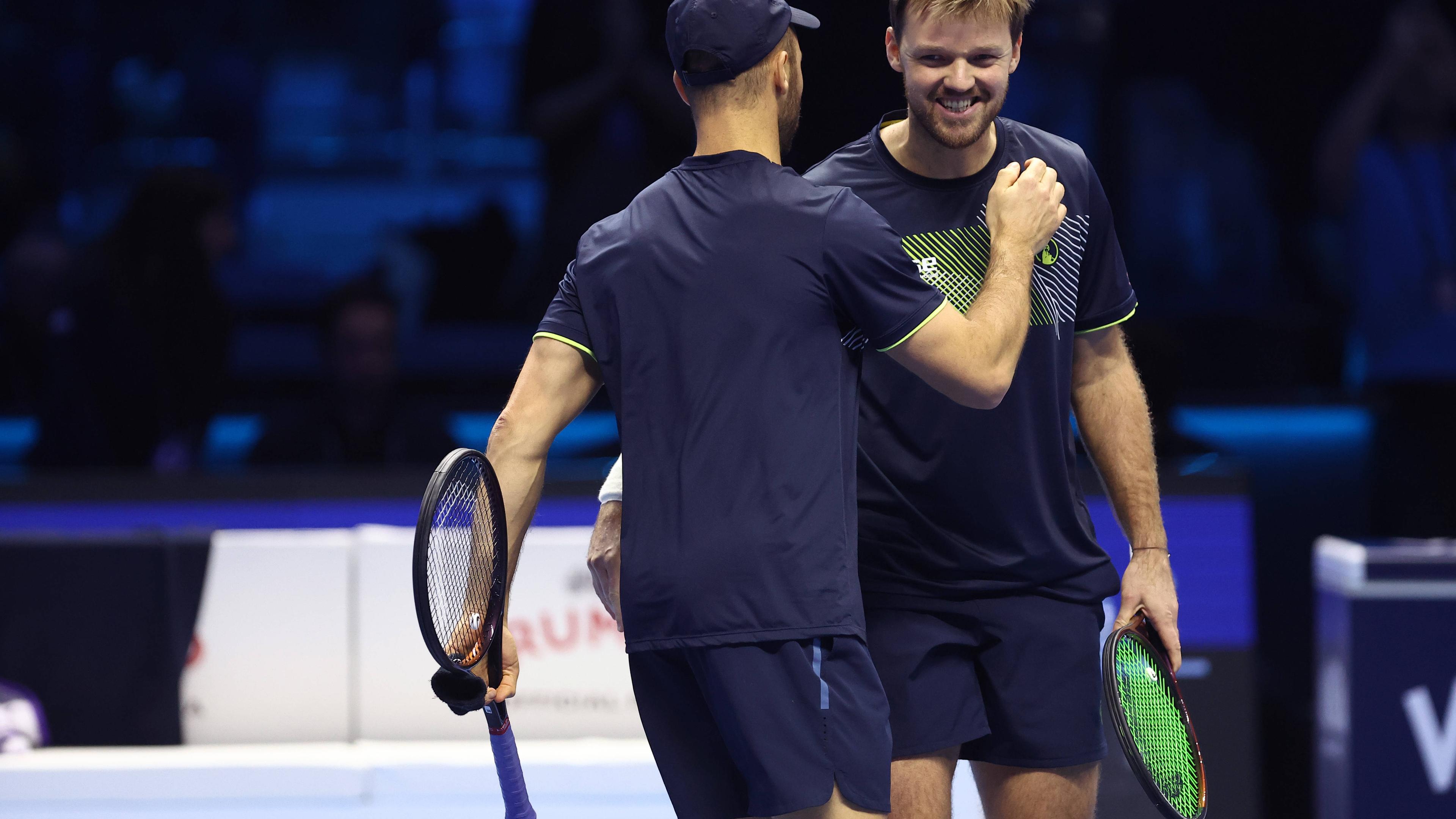 Das deutsche Tennisdoppel, Kevin Krawietz und Tim Pütz gewinnen ihr Spiel und sind im Finale der ATP Finals.