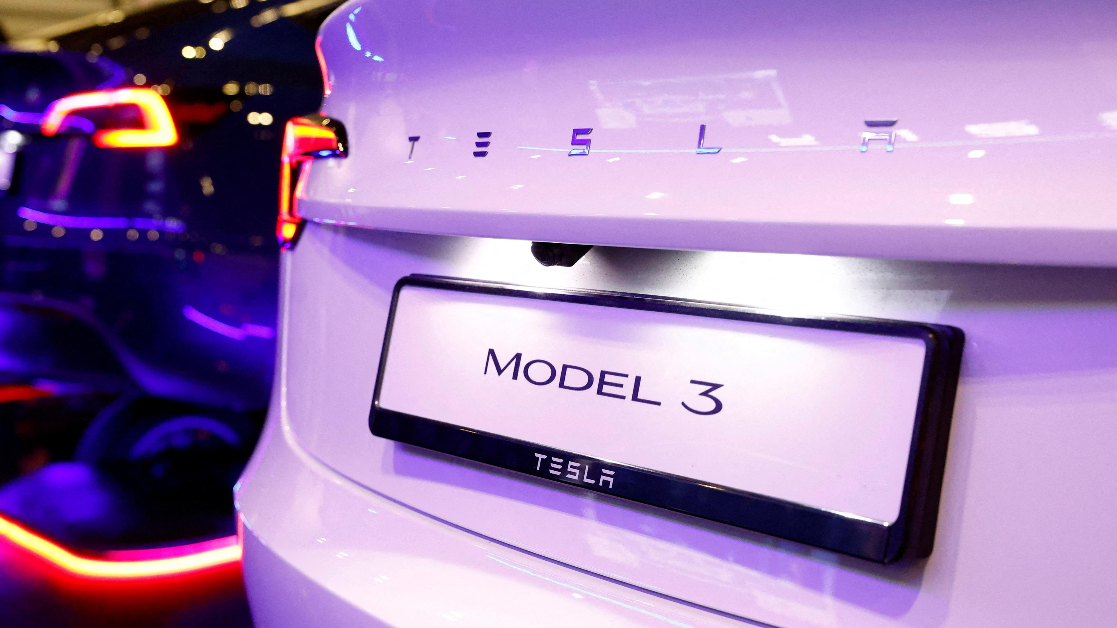 Tesla Model 3 auf der Everything Electric-Ausstellung ausgestellt