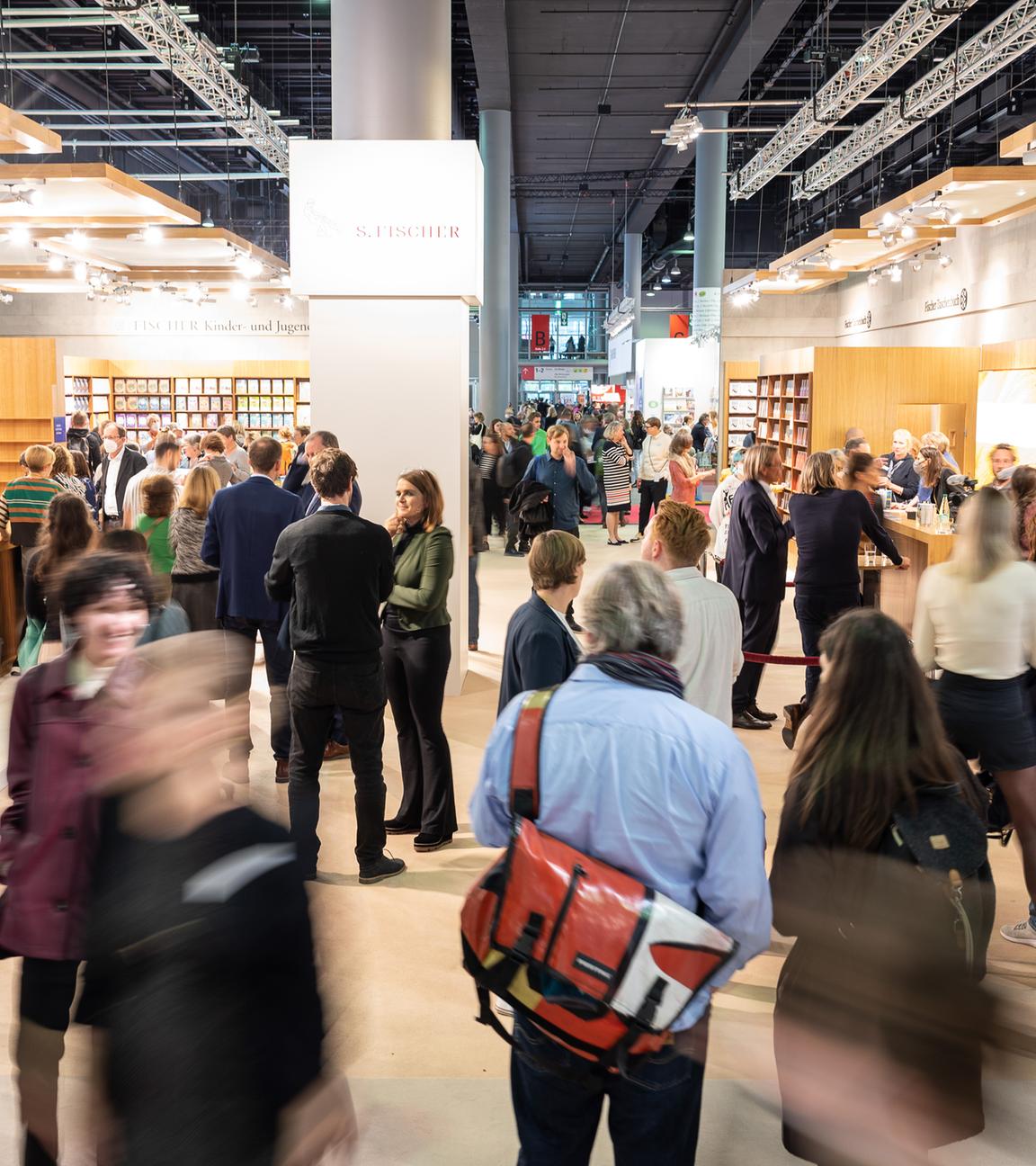 Besucher auf Frankfurter Buchmesse 2022 