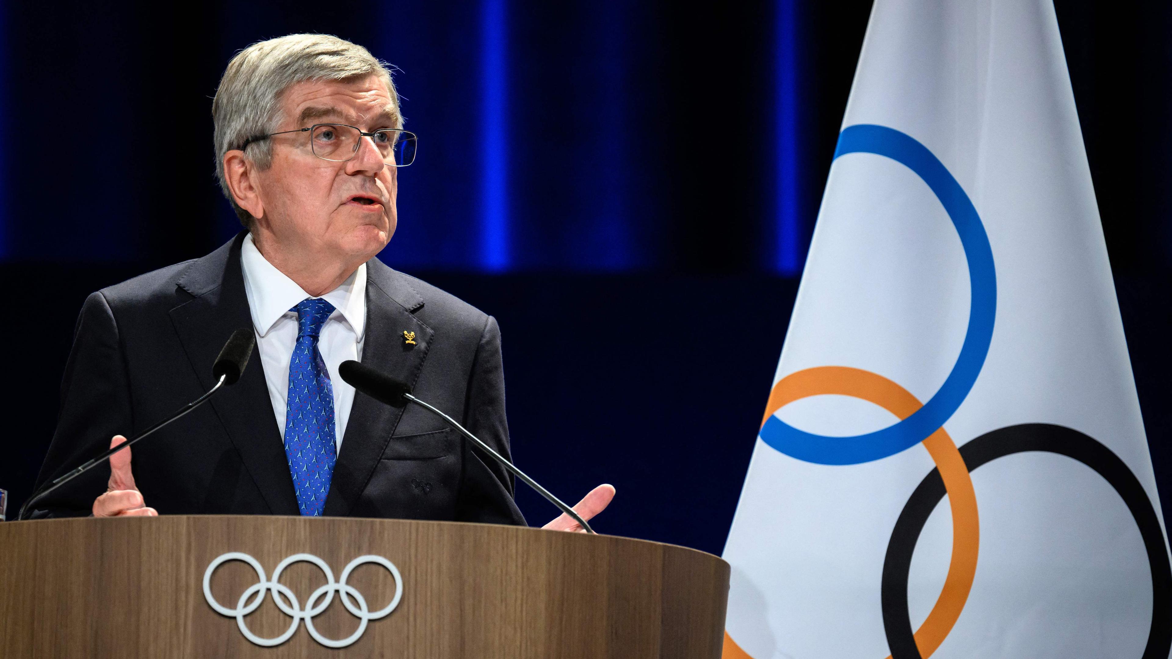 Der Präsident des Internationalen Olympischen Komitees (IOC), Thomas Bach, hält eine Rede während der 142. Sitzung des IOC in Paris.