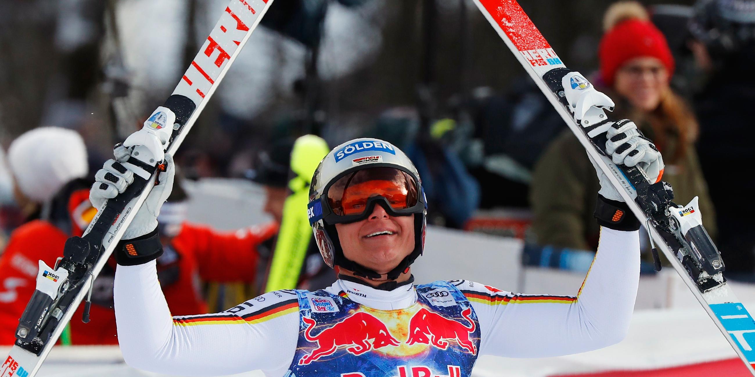 Thomas Dreßen jubelt nach seinem Lauf in Kitzbühel