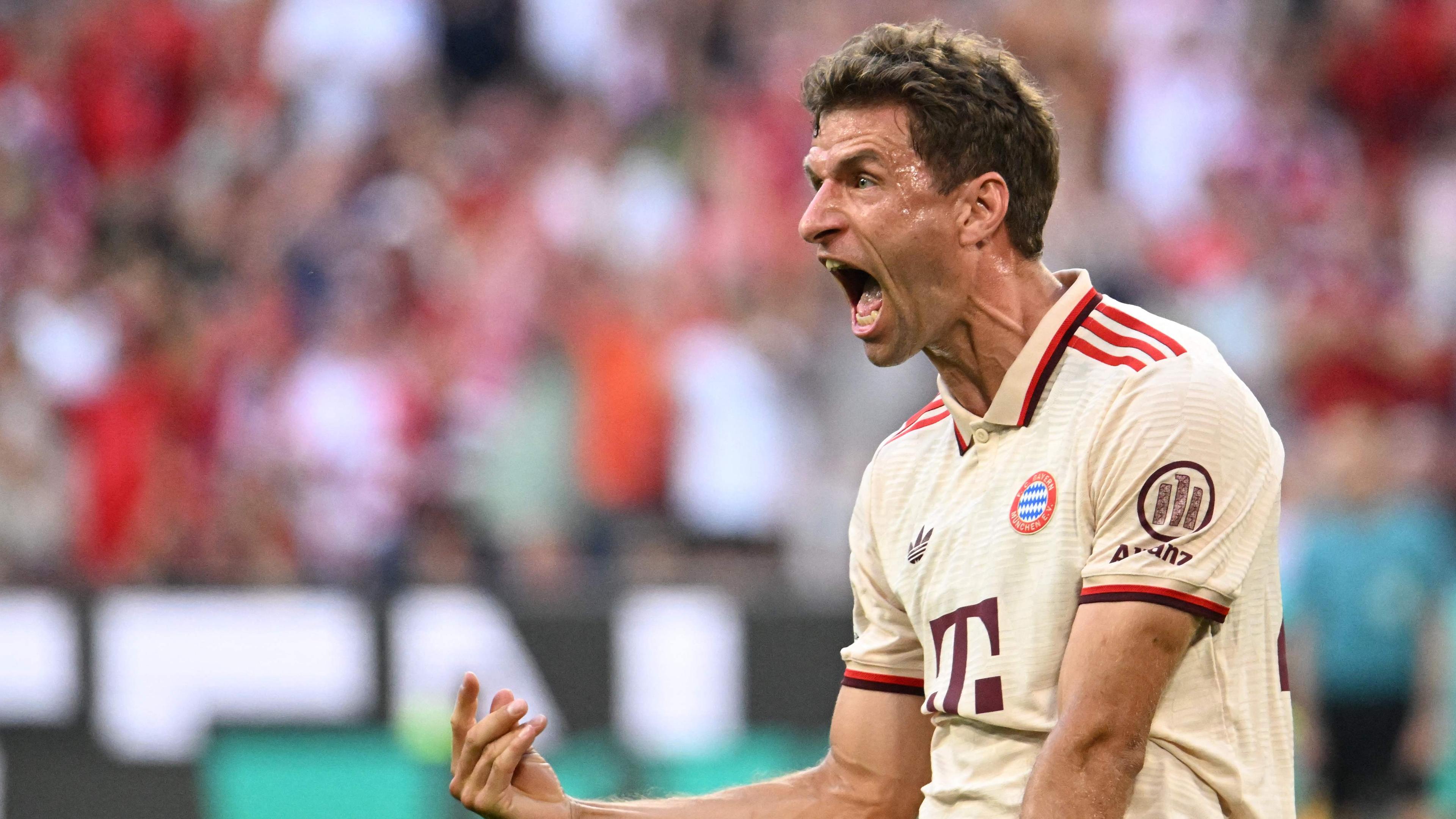 Bayern Münchens Thomas Müller feiert den zweiten Treffer seiner Mannschaft.