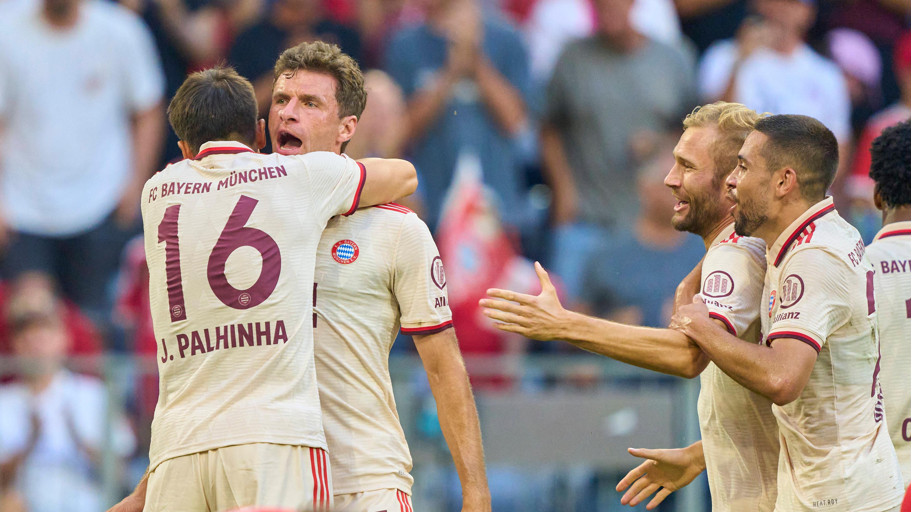 Thomas Müller feiert sein Tor.