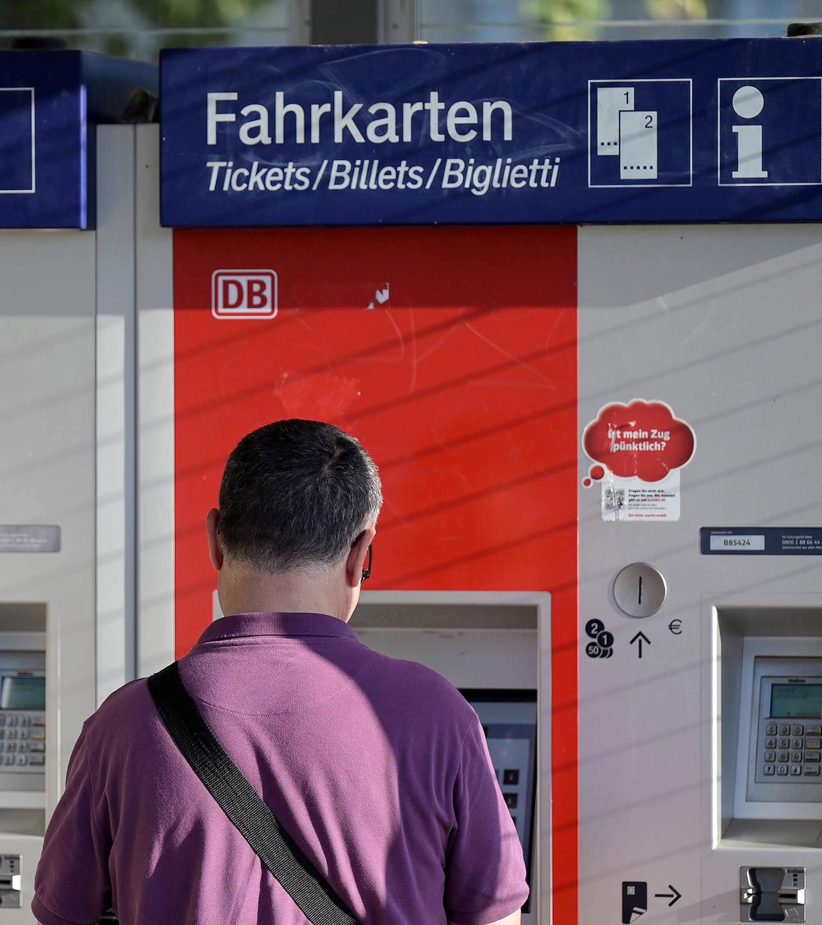 DB Fahrkarten Automat, aufgenommen am 08.09.2023