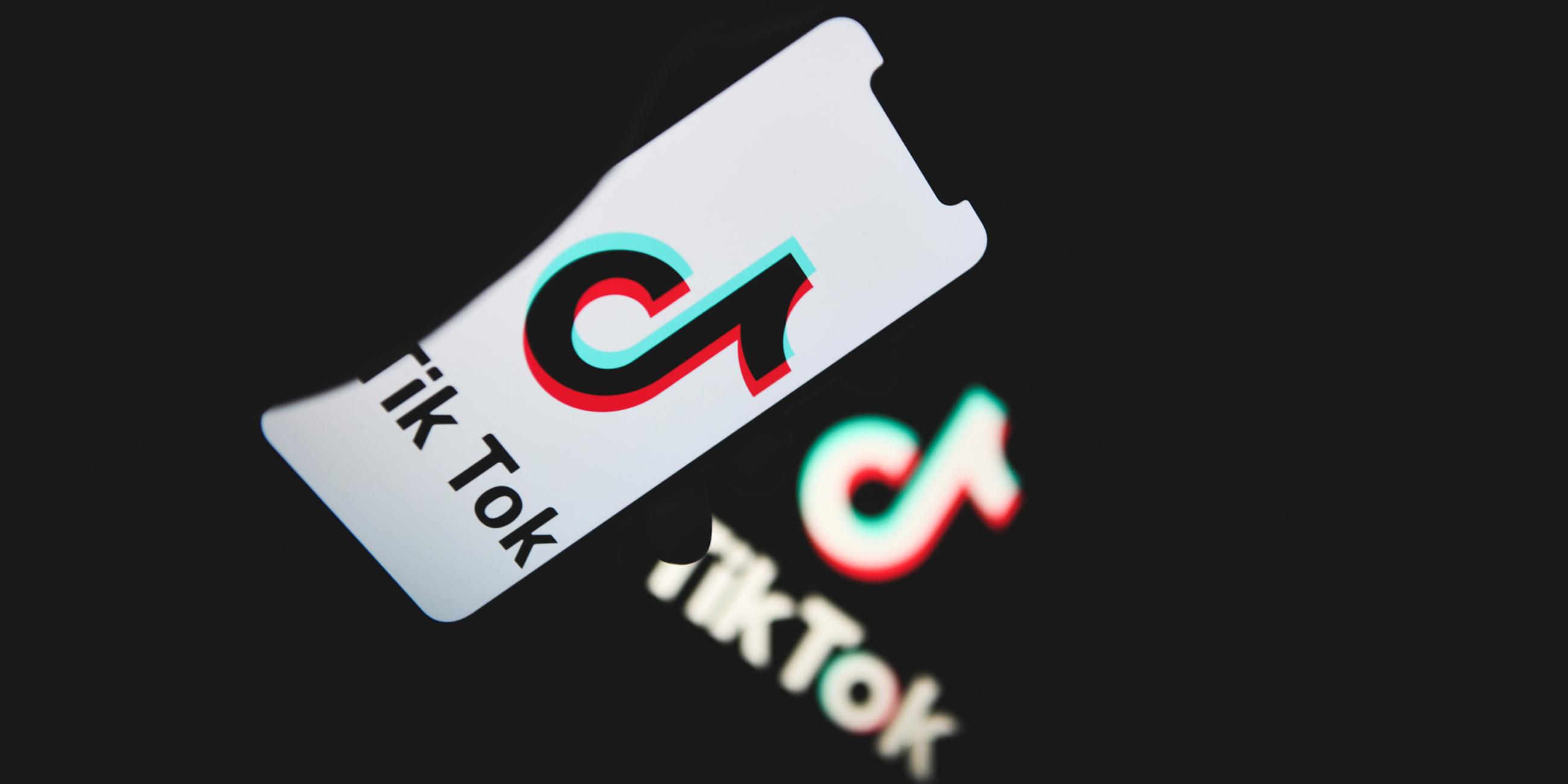 Das TikTok-Logo auf einem Smartphone