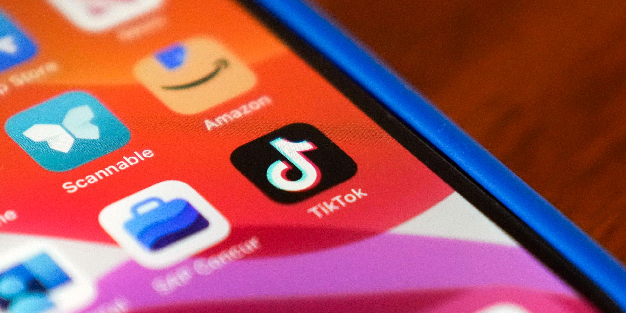 Das Logo der TikTok-App ist auf einem iPhone zu sehen.