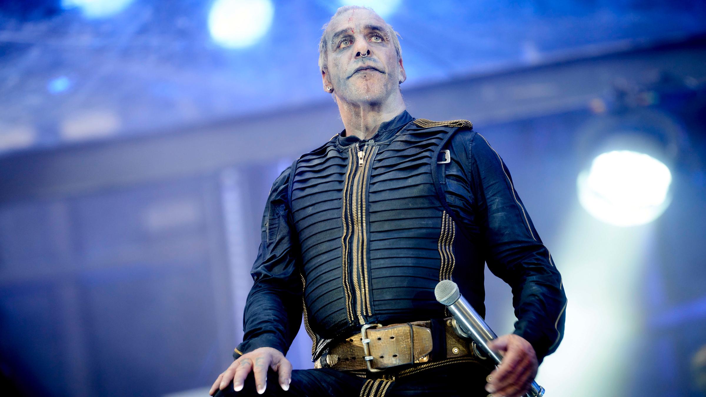 Rammstein: Lindemann mit Gerichtserfolg gegen YouTuberin - ZDFheute