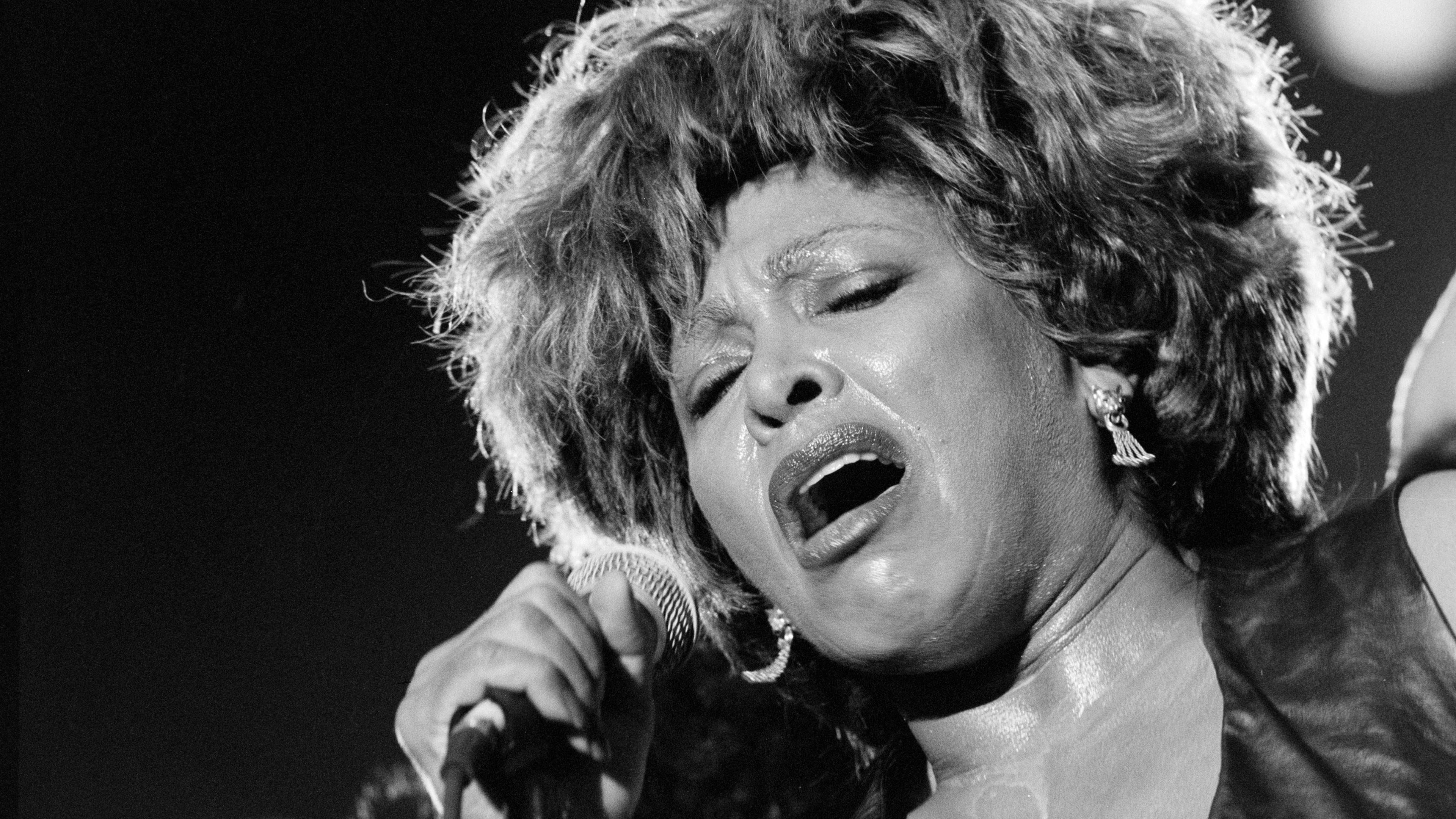 Archiv: Die US-Sängerin Tina Turner singt im St. Jakob Stadion in Basel