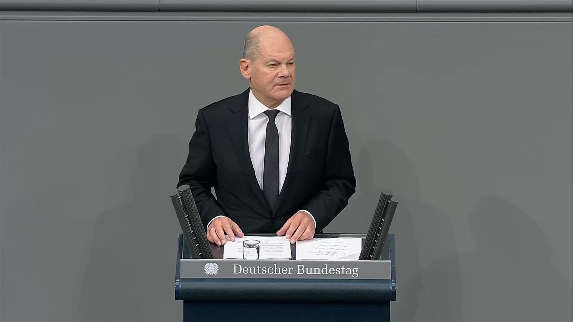 Olaf Scholz hält seine Regierungserklärung im Bundestag