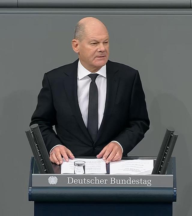 Olaf Scholz hält seine Regierungserklärung im Bundestag