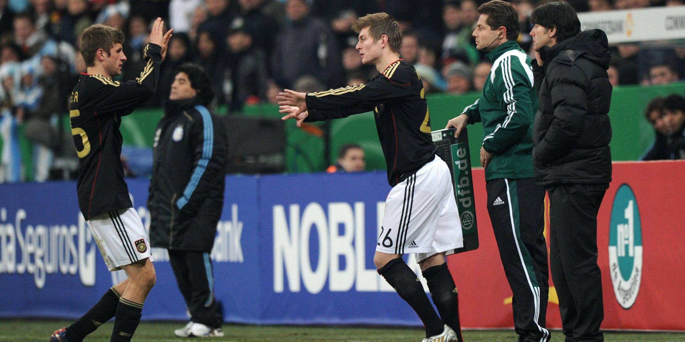 erstes Länderspiel, 0:1 gegen Argentinien in München – 67. Minute für Thomas Müller eingewechselt