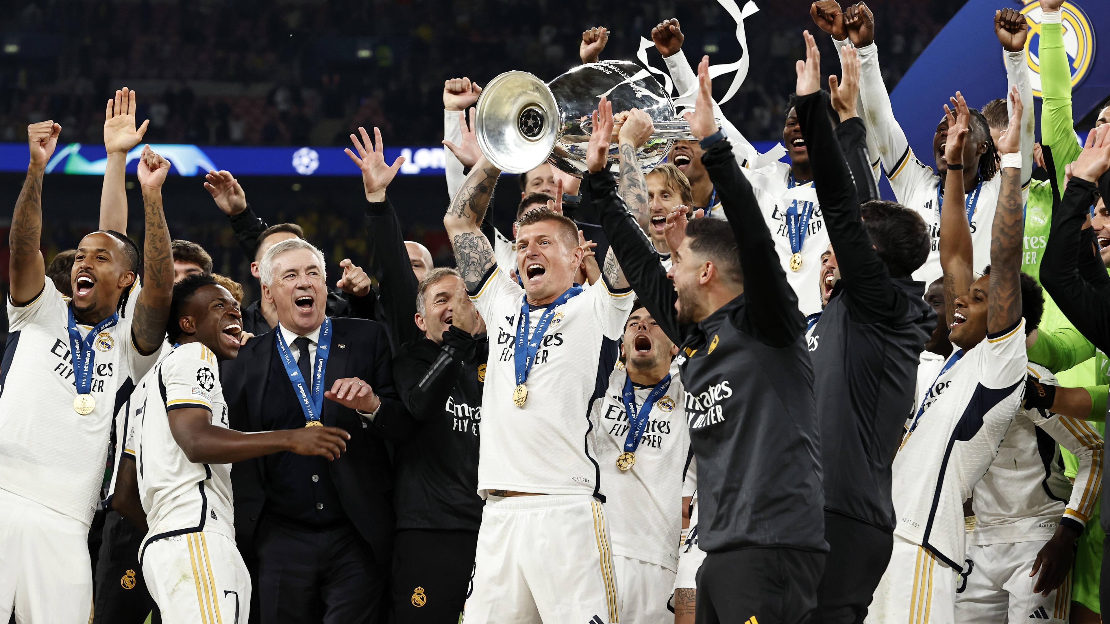 bei den „Königlichen“ wird Kroos zur Legende. Fünf Mal gewinnt er mit Real die Champions League – so auch 2024 gegen Borussia Dortmund.