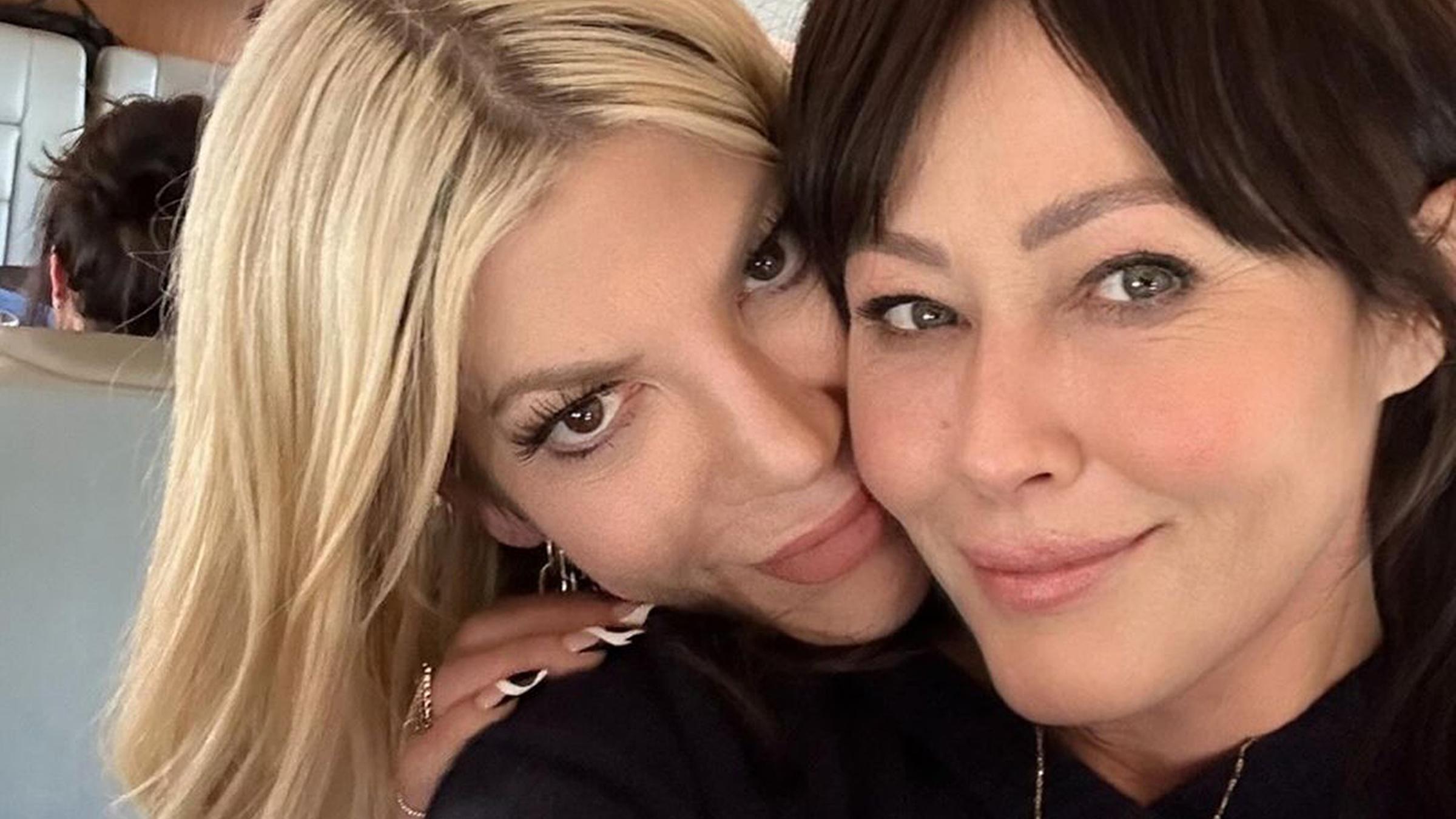 Die Schauspielerinen Tori Spelling und Shannen Doherty