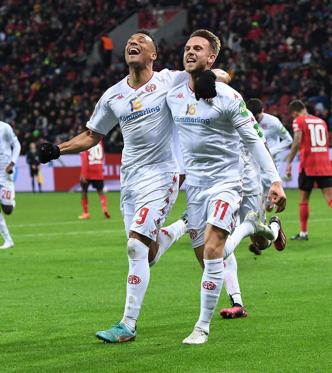 19.02.2023, Nordrhein-Westfalen, Leverkusen: Fußball: Bundesliga, Bayer Leverkusen - FSV Mainz 05, 21. Spieltag, in der BayArena: Der Mainzer Marcus Ingvartsen jubelt nach seinem Tor zum 3:2