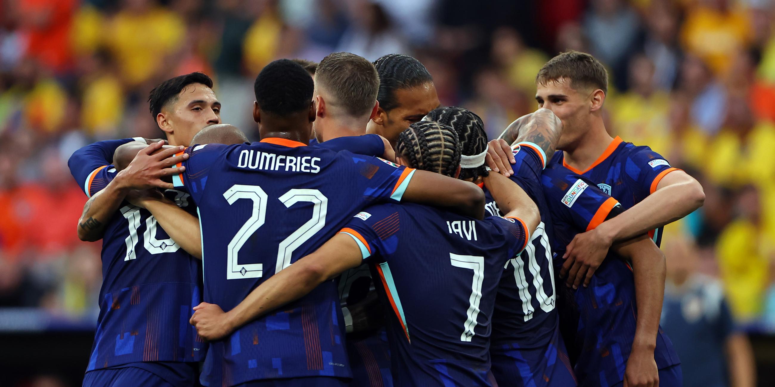 Die Spieler von den Niederlanden feiern das 0:2.