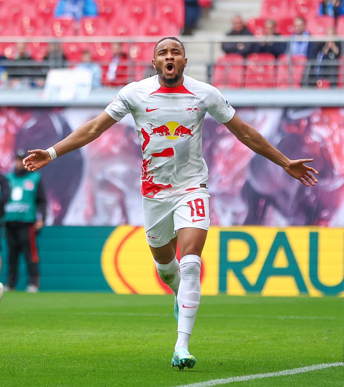 29.04.2023, Sachsen, Leipzig: Fußball: Bundesliga, 30. Spieltag, RB Leipzig - TSG 1899 Hoffenheim in der Red-Bull-Arena. Leipzigs Spieler Christopher Nkunku jubelt nach seinem Treffer zum 1:0.