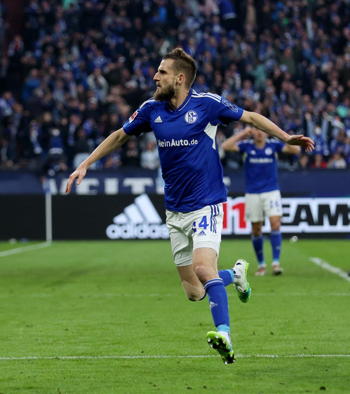 Bundesliga - Schalke 04 gegen Werder Bremen - Veltins-Arena, Gelsenkirchen, Deutschland - 29.04. 2023 Dominick Drexler von Schalke 04 feiert sein zweites Tor