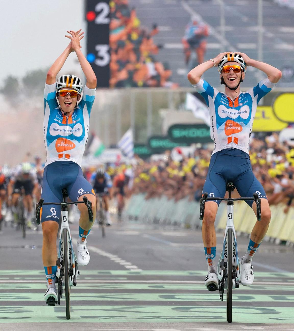 Romain Bardet vom Team DSM-Firmenich PostNL gewinnt die erste Etappe der Tour de France am 29.06.2024.