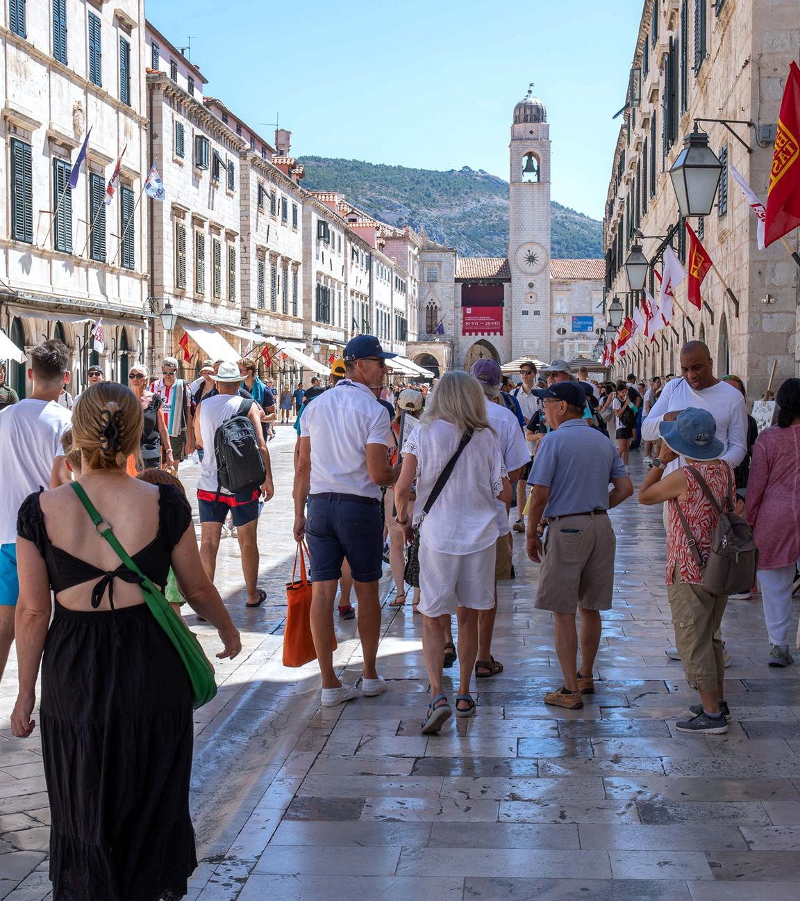 Touristen in der Altstadt von Dubrovnik