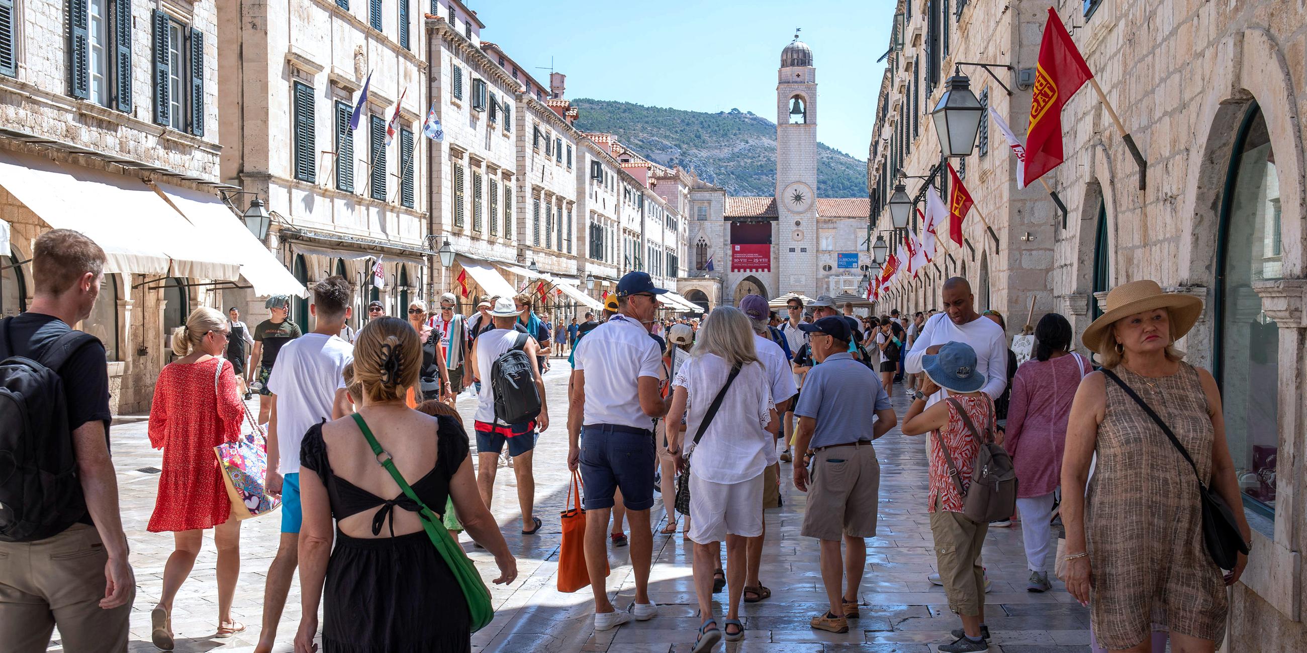 Touristen in der Altstadt von Dubrovnik