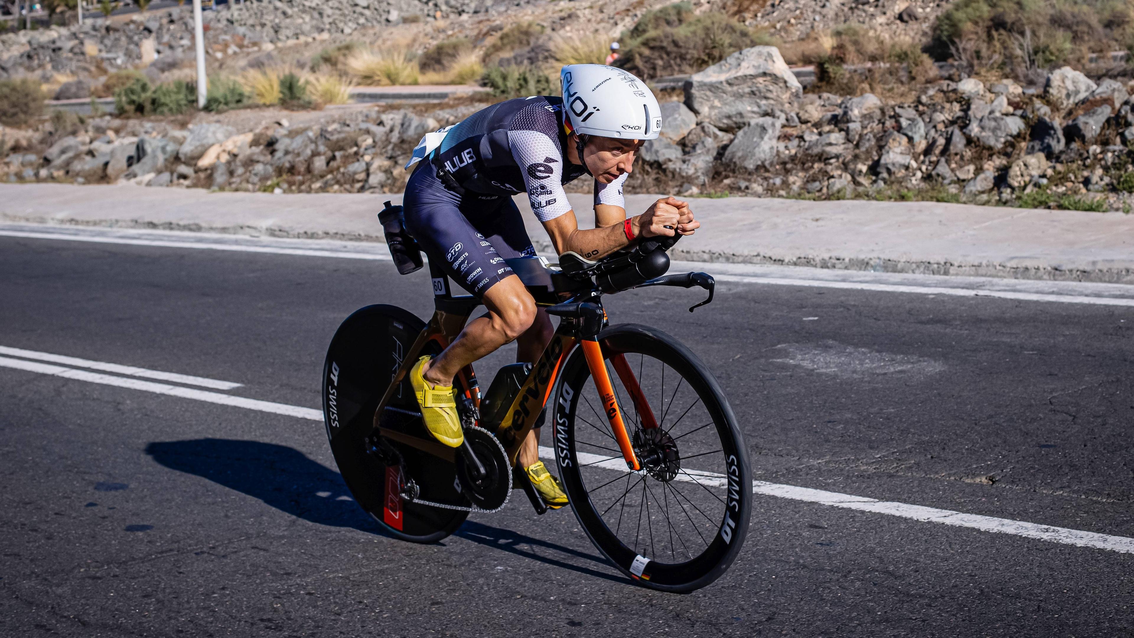 Triathletin Anne Haug auf dem Rennrad