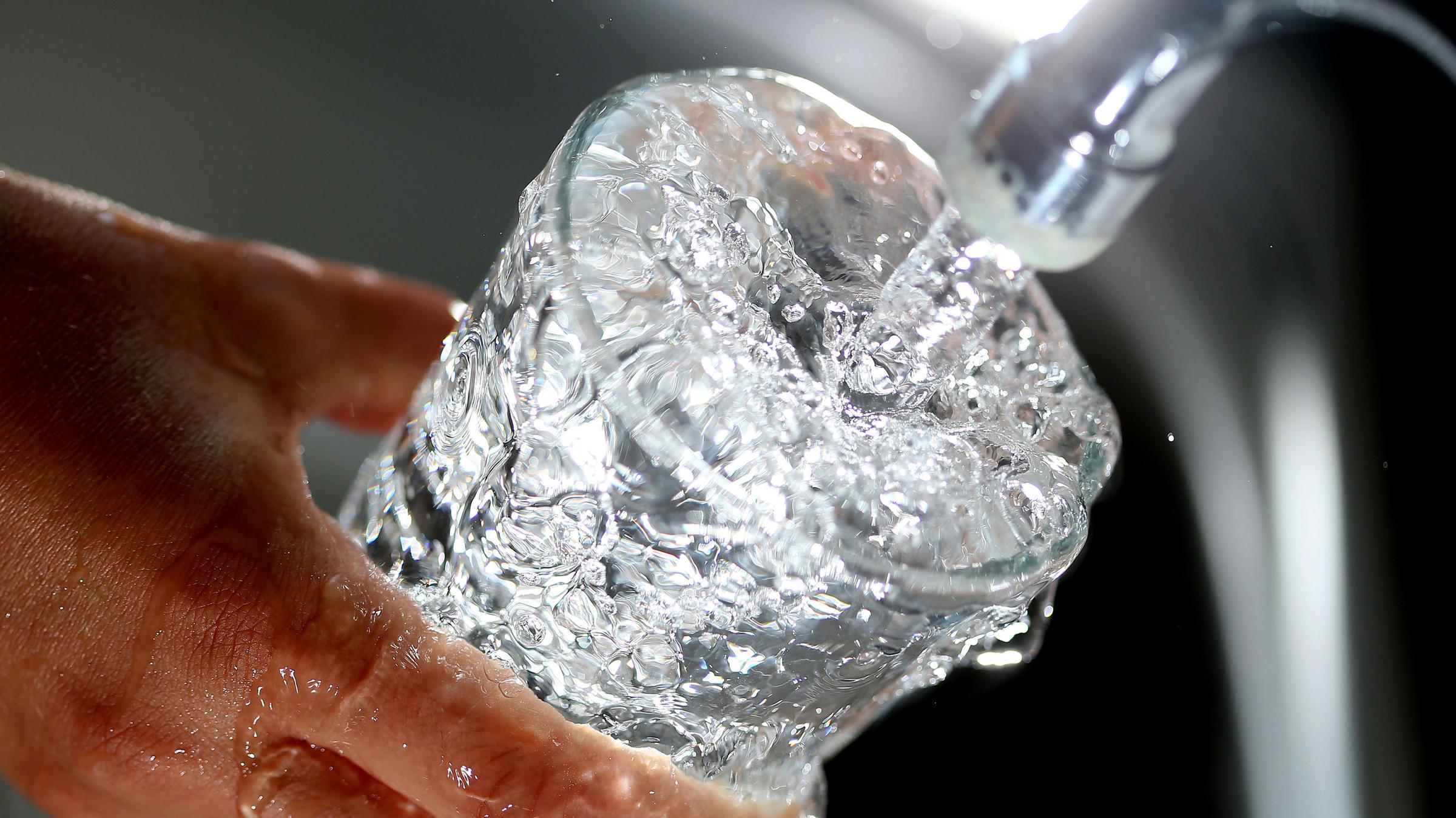 Fünf Tipps für gutes Leitungswasser: So bleibt es gesund - ZDFheute