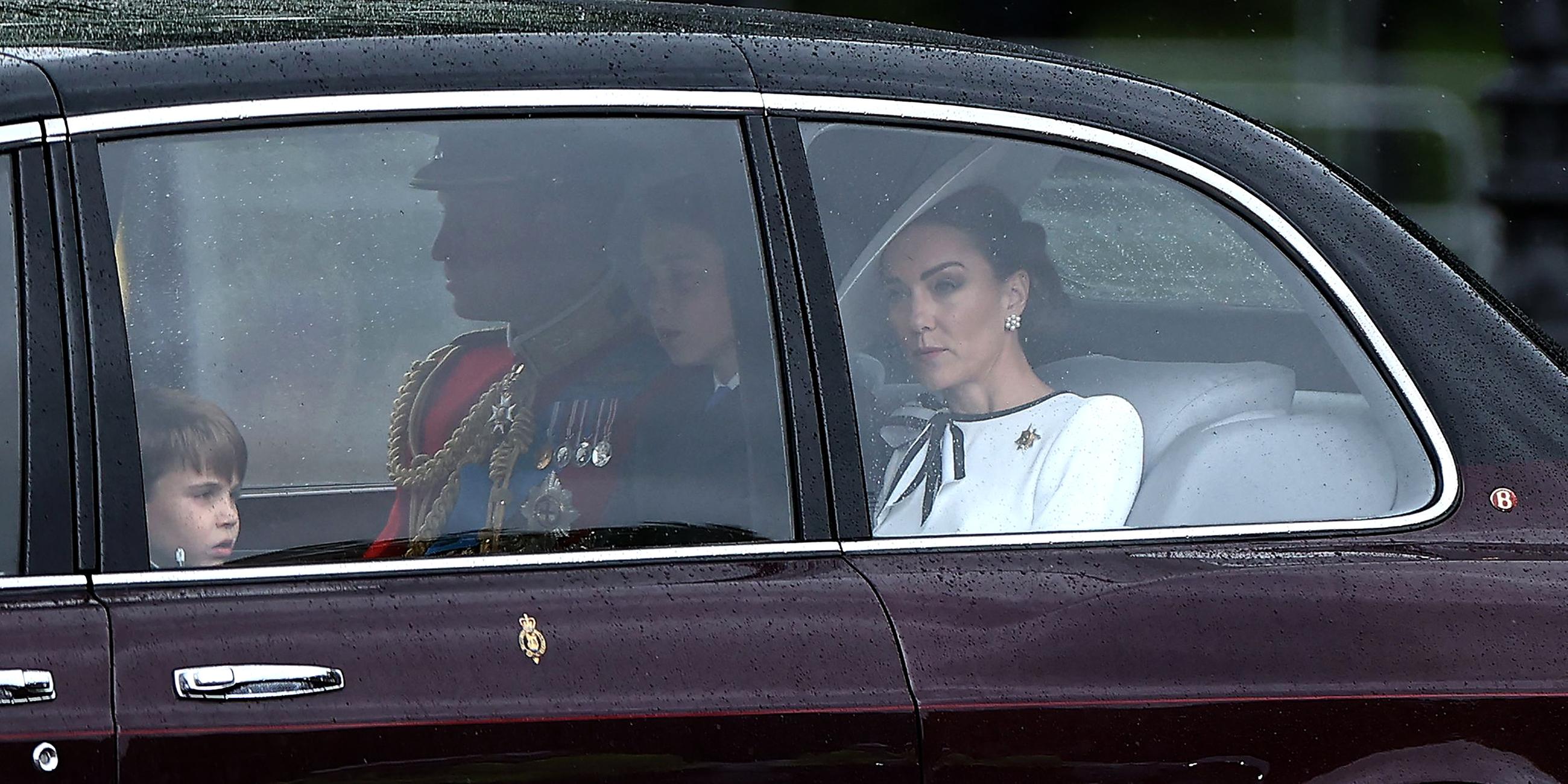 Prinzessin Catherin und Prinz William kommen mit ihren Kindern am Buckingham Palace an 