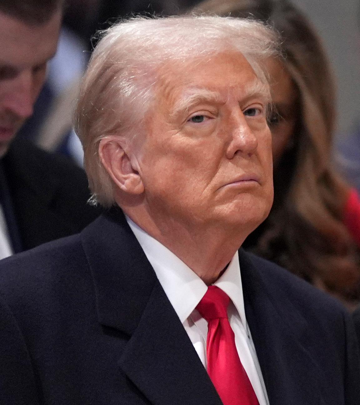 Präsident Donald Trump nimmt an der nationalen Gebetsfeier in der Washington National Cathedral in Washington teil.