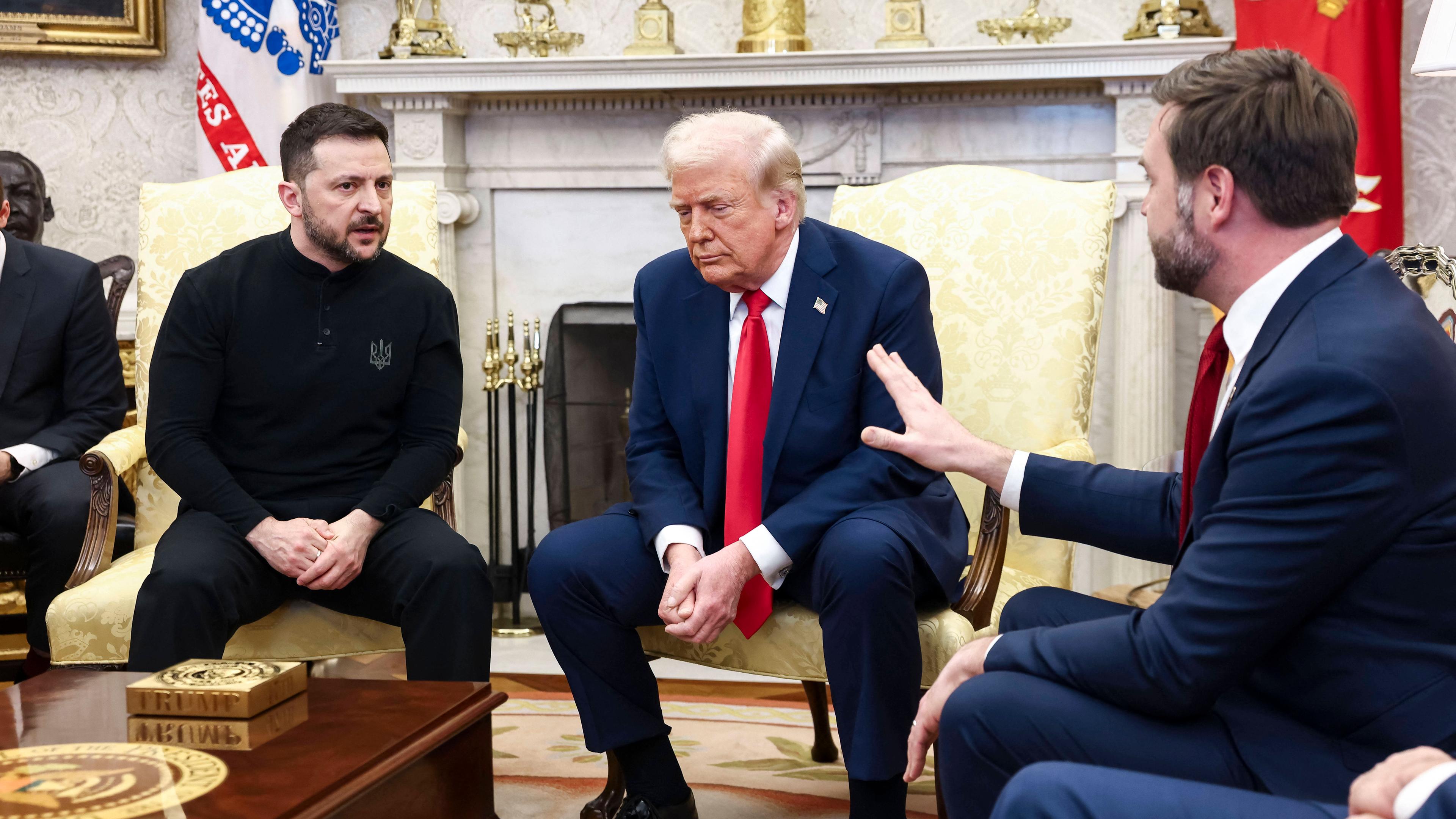 Trump, Vance und Selenskyj im Oval Office im Weißen Haus.  