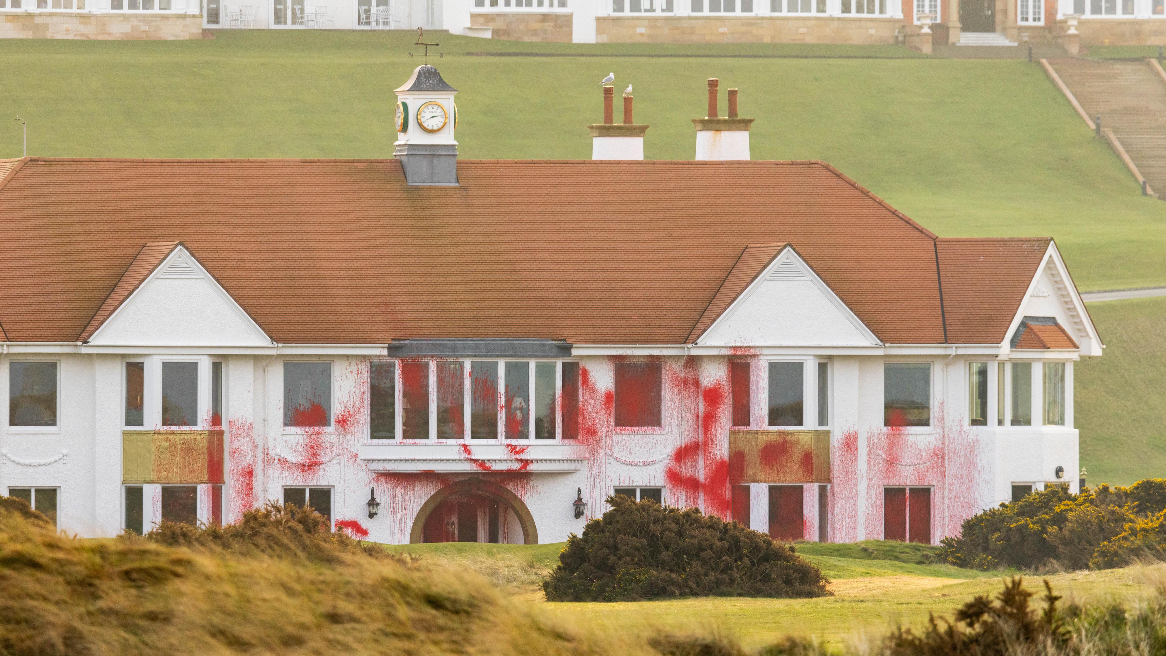 Schmierereien am Trump Turnberry auf einem Golfplatz in South Ayrshire, der dem US-Präsidenten Trump gehört.