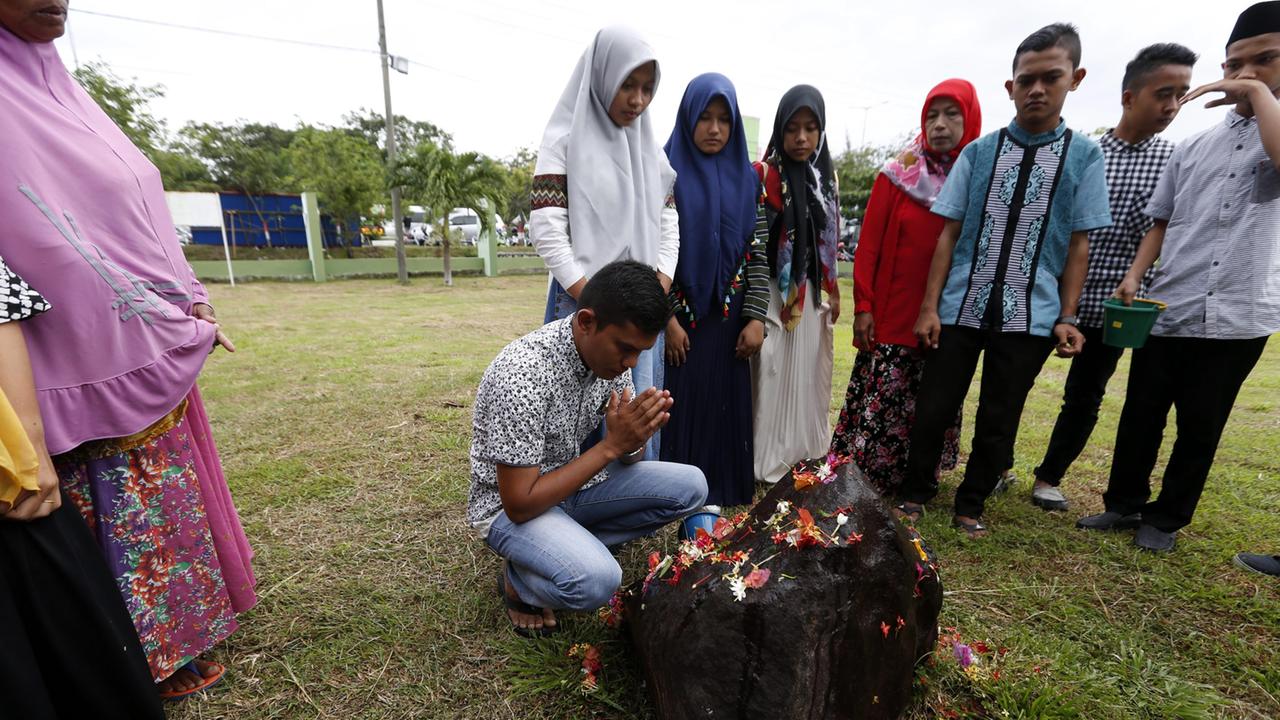 Gedenken An Tsunami-Opfer In Indonesien - ZDFheute