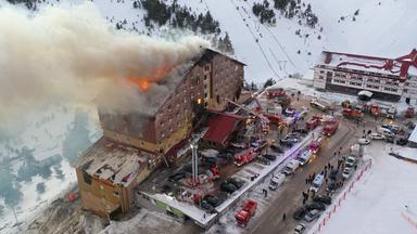 Mindestens 66 Tote bei Hotel-Brand