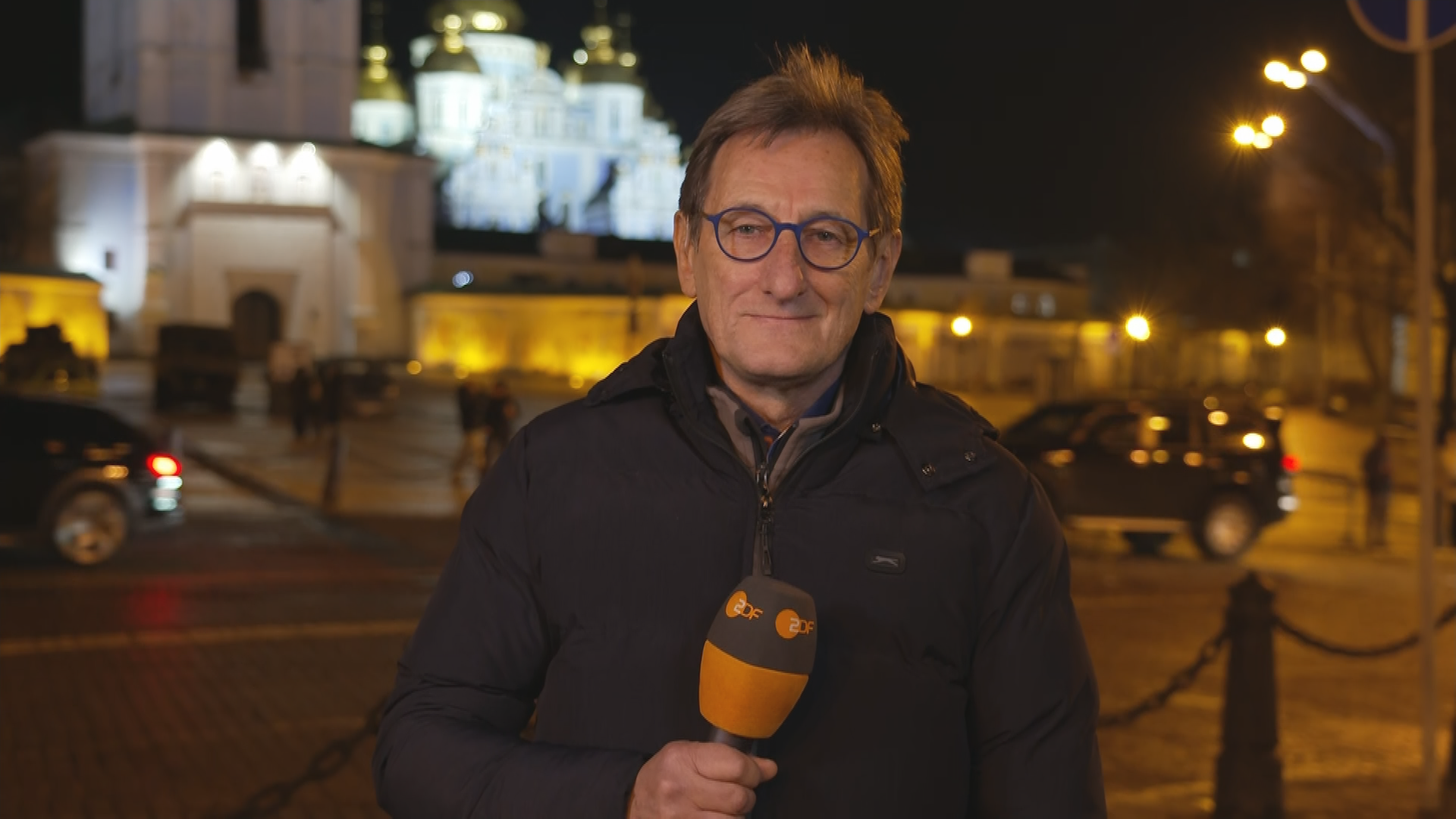 ZDF-Reporter Luc Walpot bei ZDFheute live. 