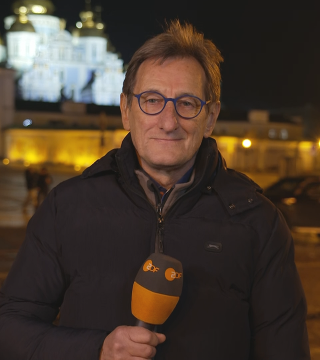 ZDF-Reporter Luc Walpot bei ZDFheute live. 