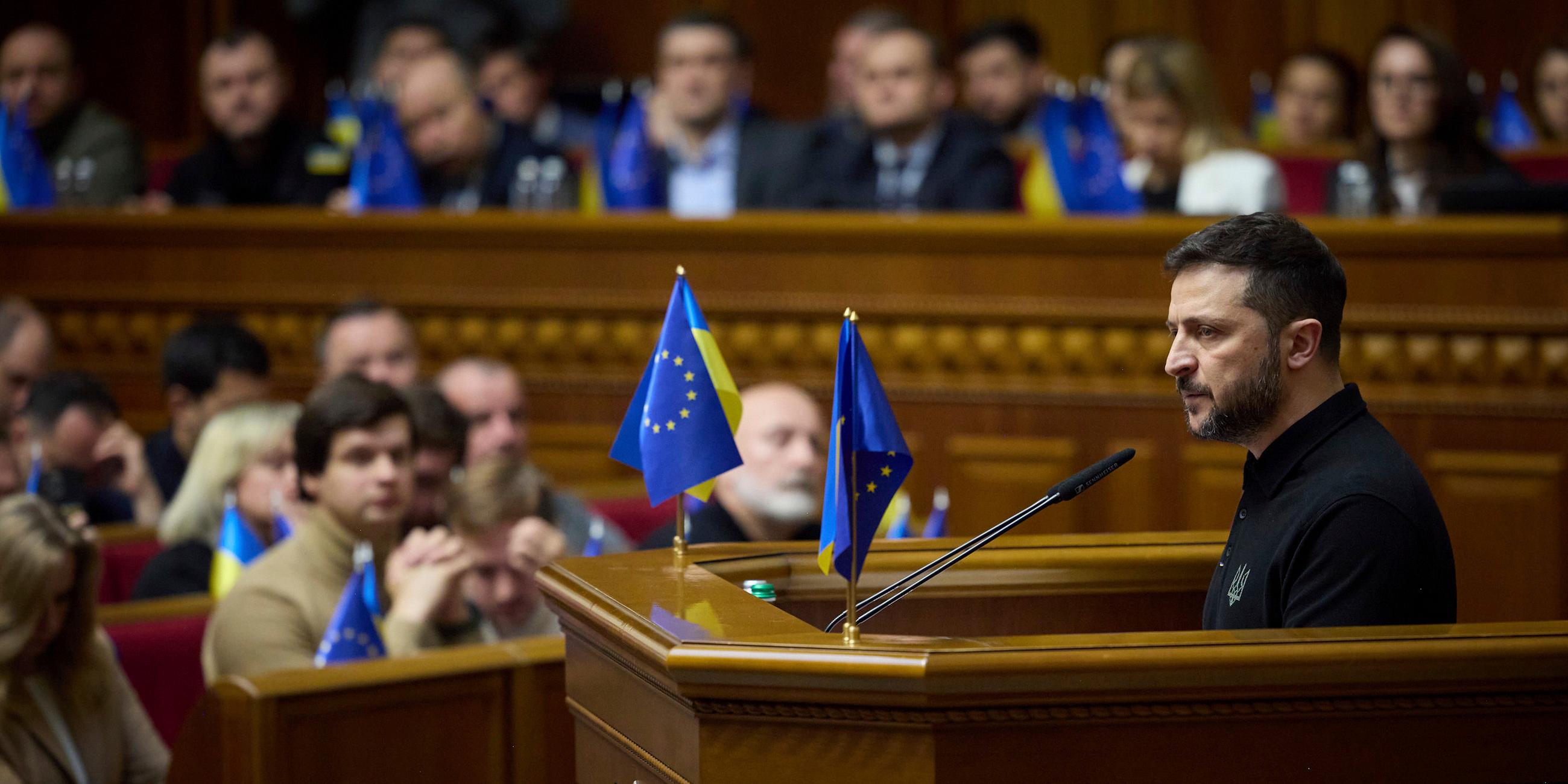 Wolodymyr Selenskyj, Präsident der Ukraine, spricht zu den Parlamentariern in der Werchowna Rada.