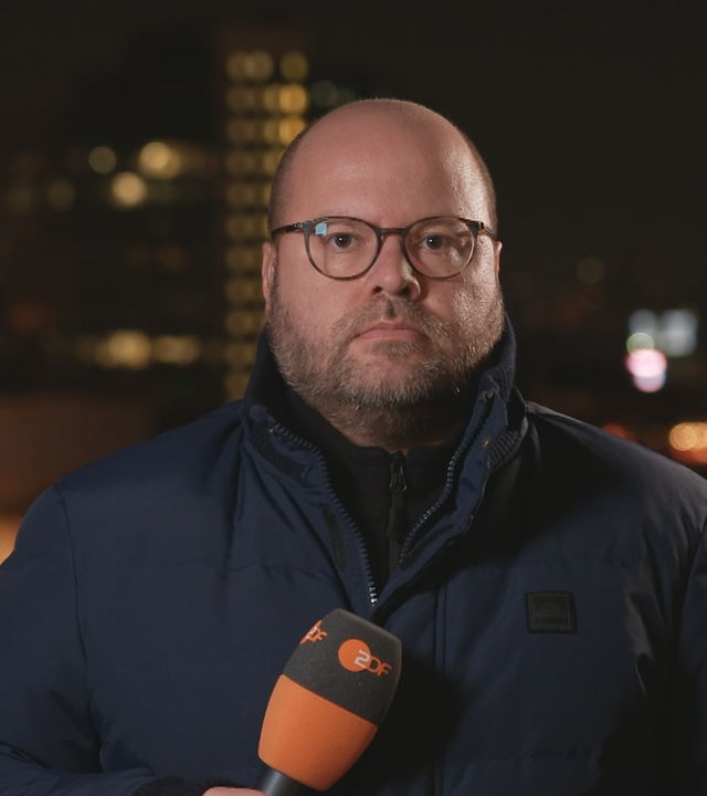 ZDF-Reporter Dominik Lessmeister bei ZDFheute live.