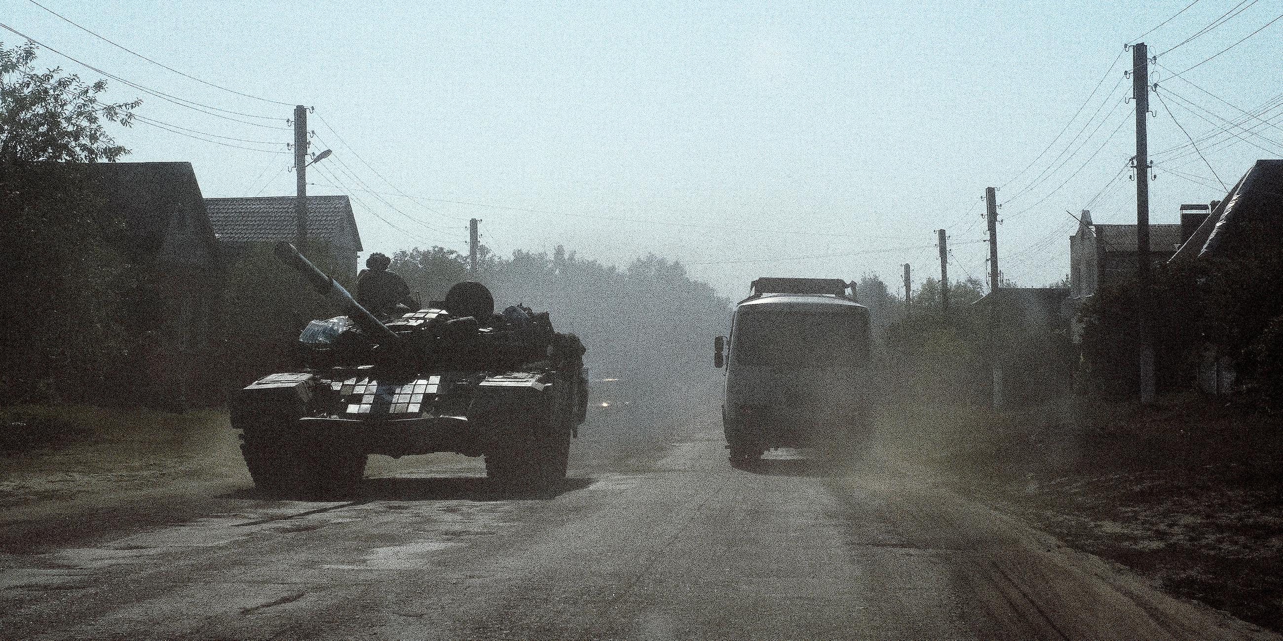 Ukrainischer Panzer auf dem Weg in die Kursk-Region bei Sumy