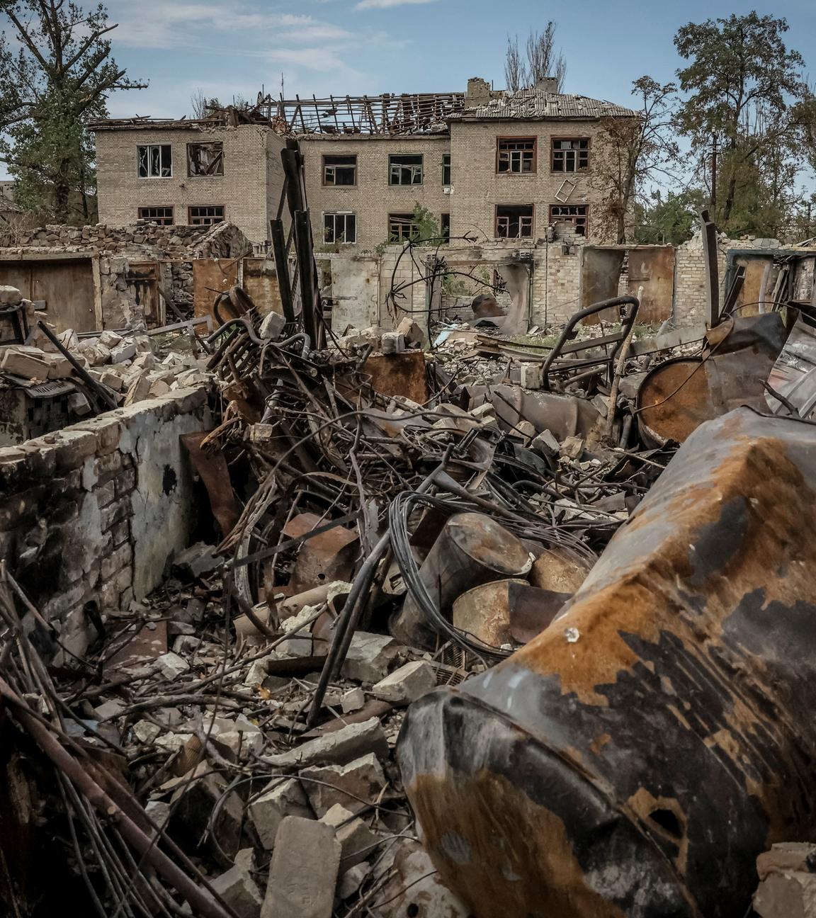 02.09.2024: Ein Blick auf Wohnhäuser, die während eines russischen Militärangriffs im Rahmen des russischen Angriffs auf die Ukraine in der Frontstadt Chasiv Yar in der Region Donezk schwer beschädigt wurden.