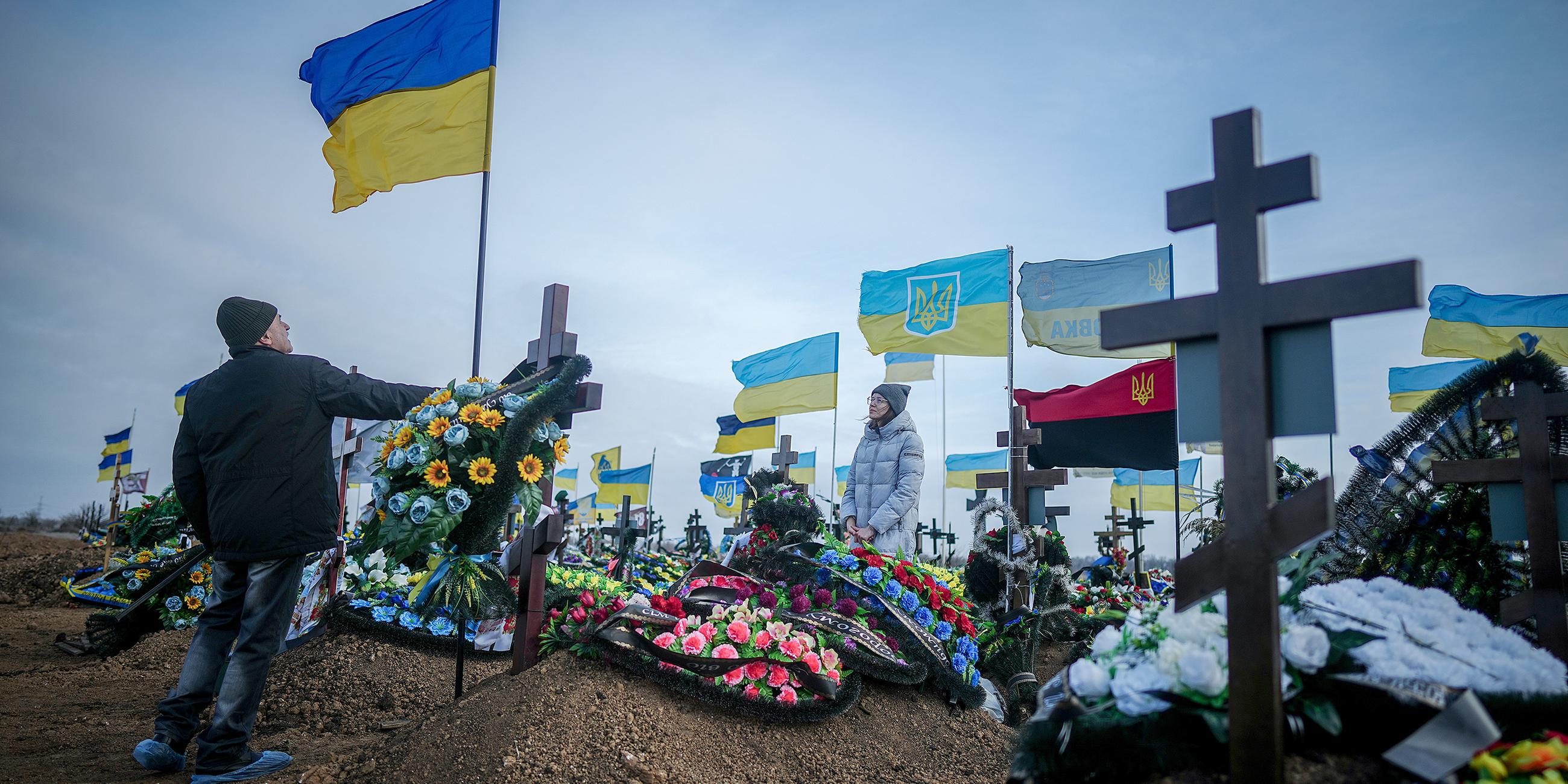 Ehepaar erinnert an den Beginn des Angriffskriegs Russlands gegen die Ukraine