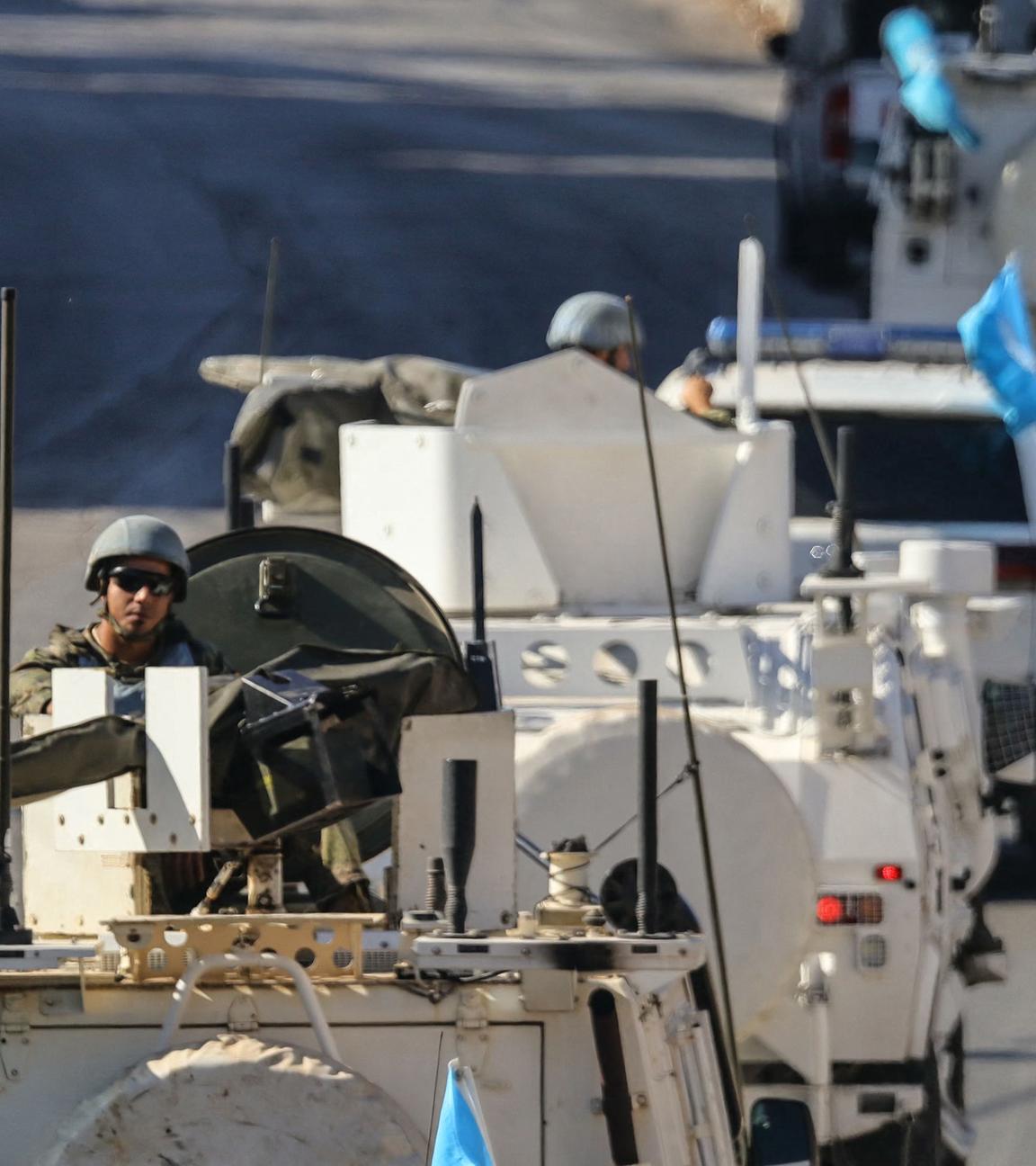 Fahrzeuge der Interimstruppe der Vereinten Nationen im Libanon (UNIFIL) fahren im Libanon Patrouille