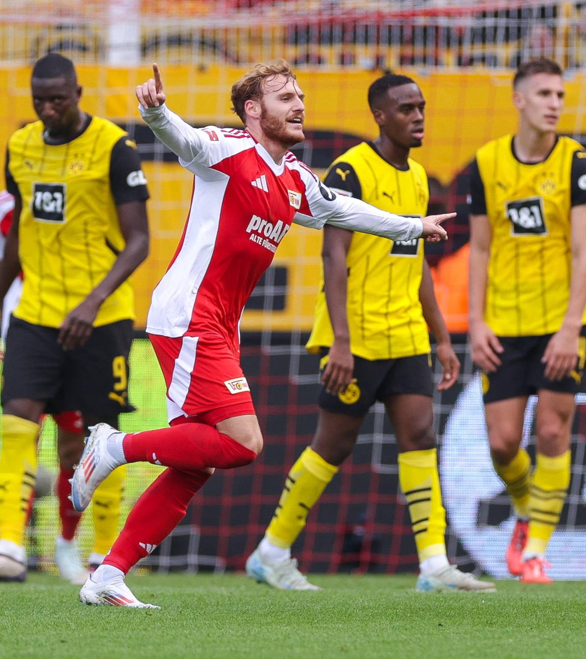 Yorbe Vertessen (Union Berlin) bejubelt das Tor zum 2:0.