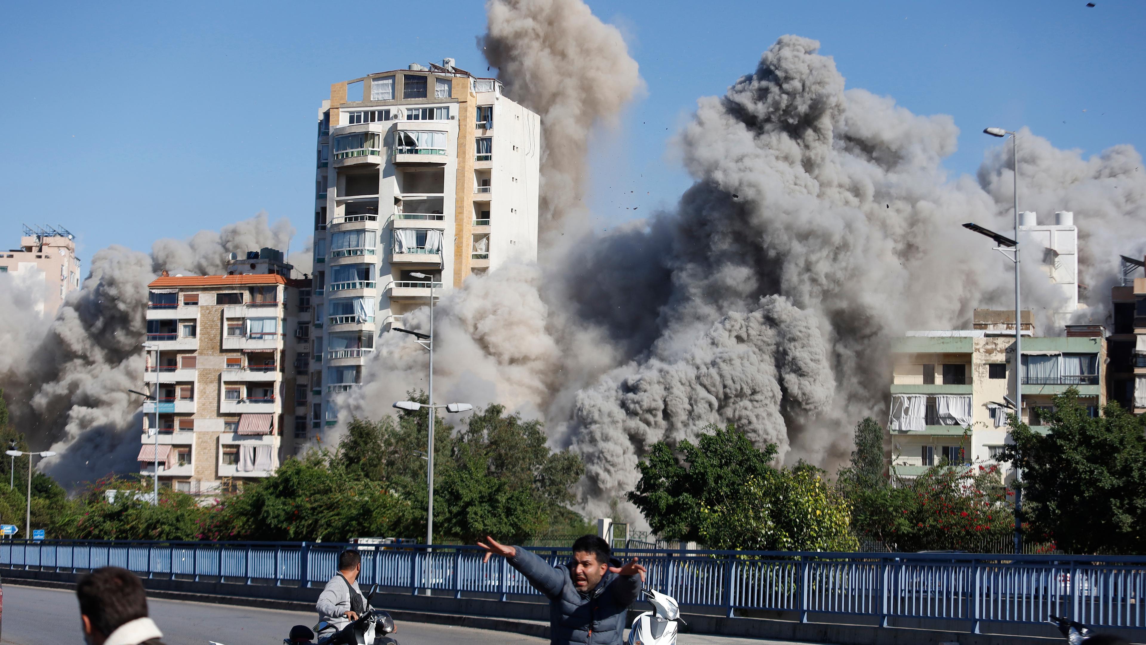 israelischen Luftangriff in der Nähe von Libanons größtem öffentlichen Krankenhaus im Süden Beiruts