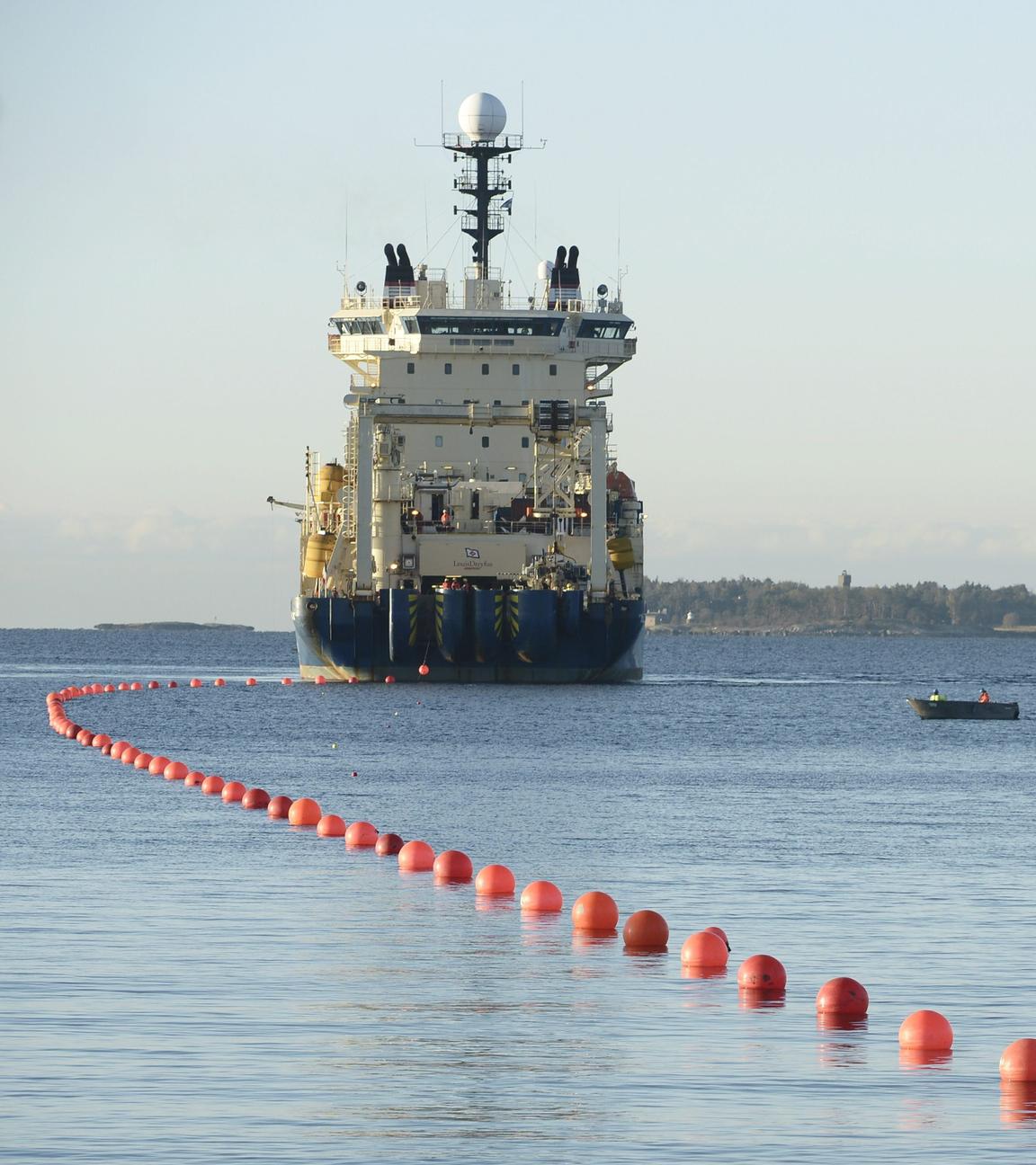 Installationsschiff "Ile de Brehat" in der Ostsee