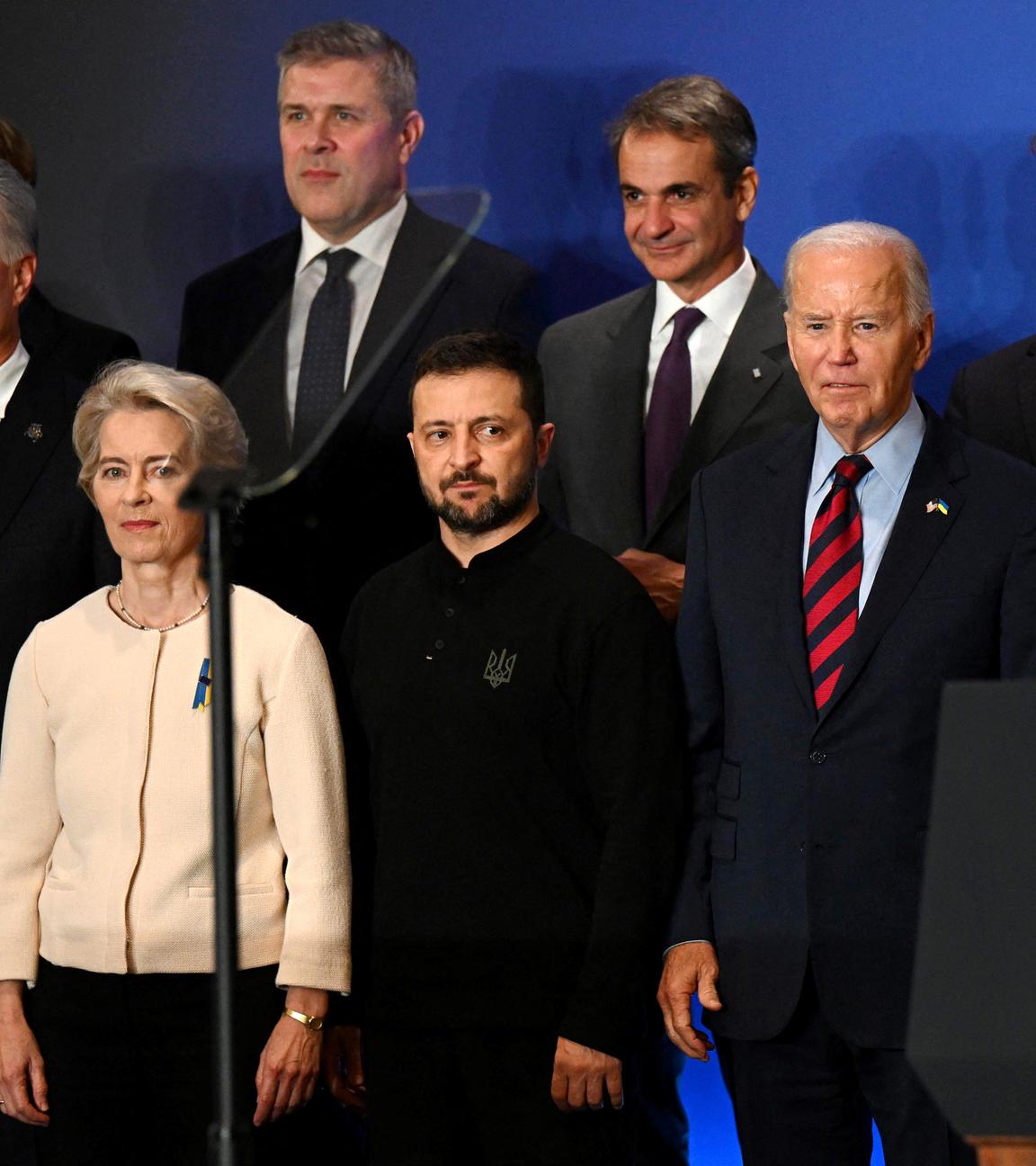 Die Präsidentin der Europäischen Kommission Ursula von der Leyen, der ukrainische Präsident Wolodymyr Selenskyj, der US-Präsident Joe Biden, der britische Premierminister Keir Starmer und der polnische Präsident Andrzej Duda posieren für ein Gruppenfoto bei einer Veranstaltung zur Wiederherstellung und dem Wiederaufbau der Ukraine bei den Vereinten Nationen.