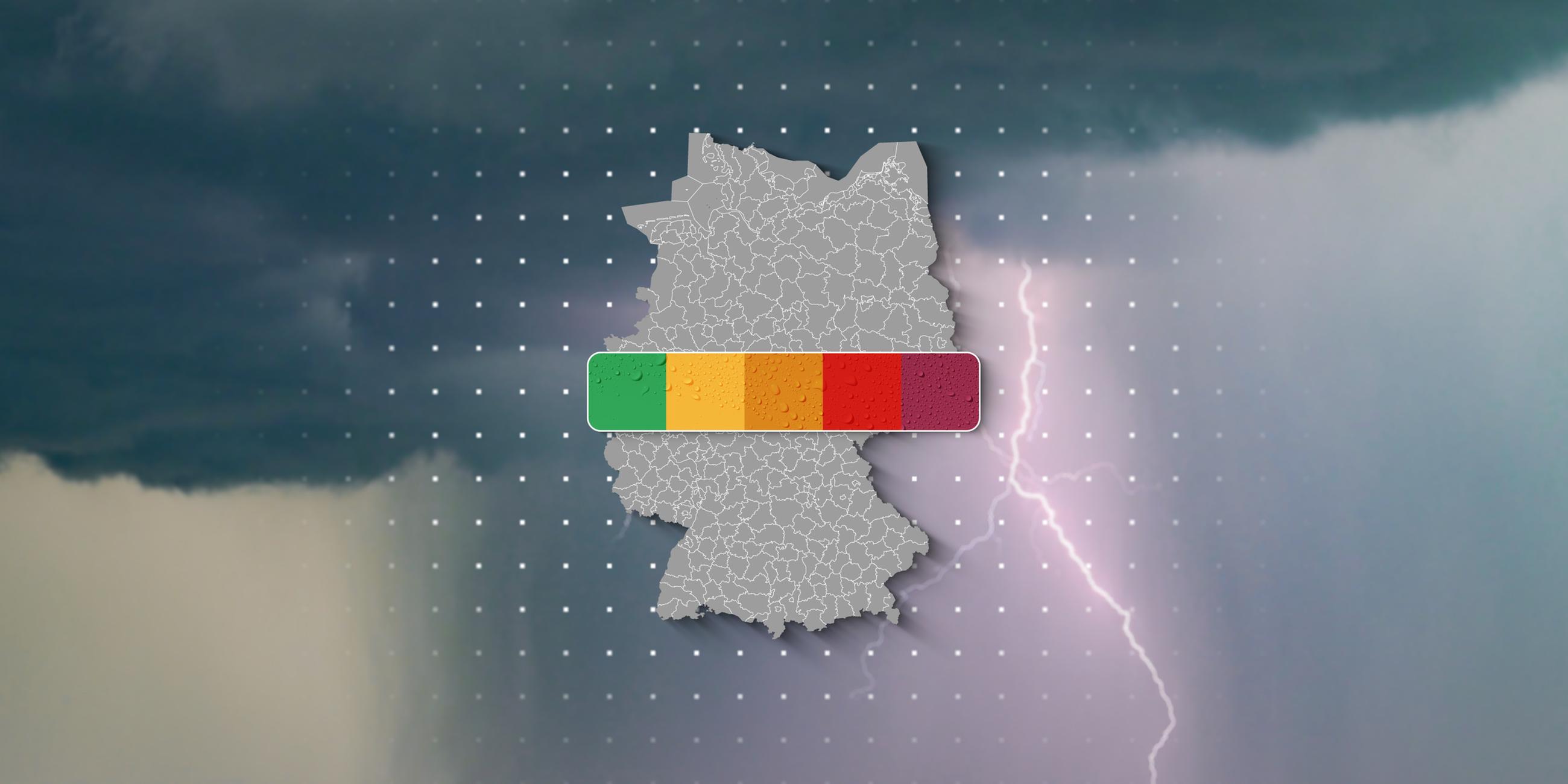 Aus einer GEwitterwolke kommt ein Blitz. Davor eine Deutschland-Karte mit der Warnskala des DWD
