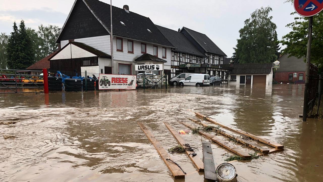 Niedersachsen: Unwetter Verwüsten Ortschaften - ZDFheute