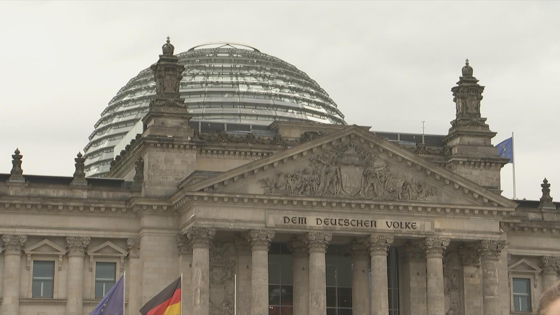 Auf dem Bild sieht man den deutschen Bundestag.