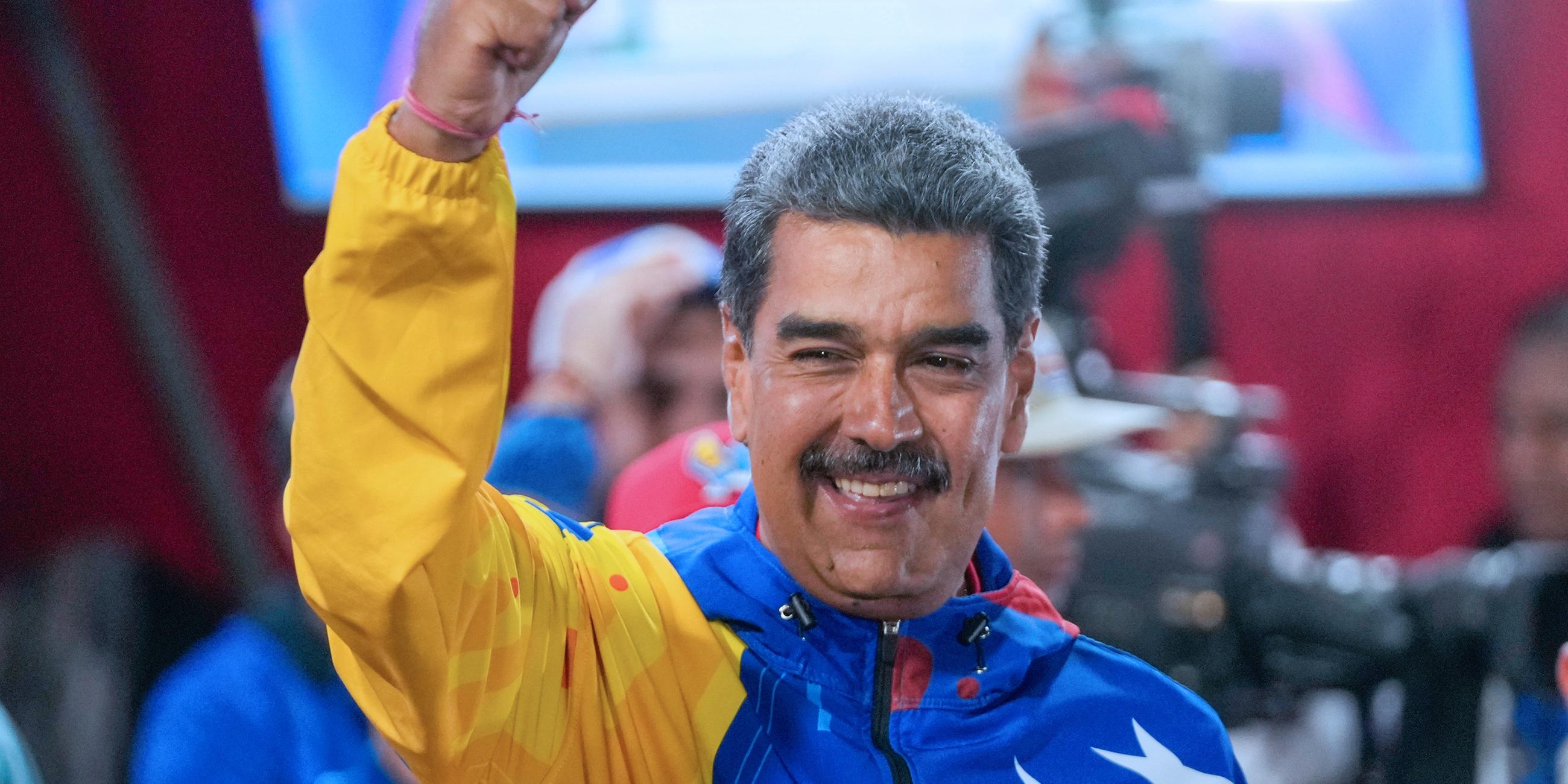 Präsident Nicolas Maduro jubelt